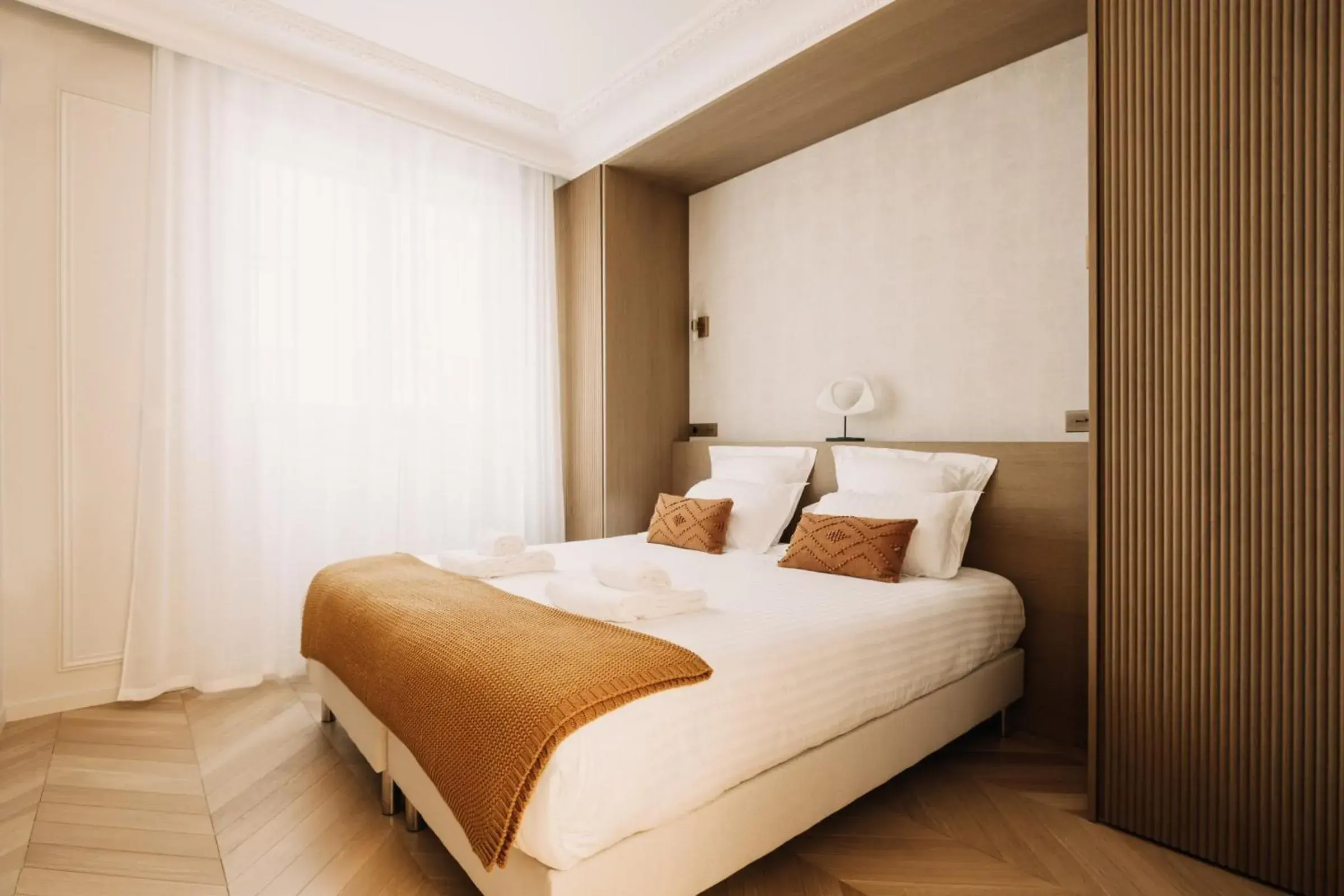 Bed in HIGHSTAY - Luxury Serviced Apartments - Champs-Elysées Bed in HIGHSTAY - Luxury Serviced Apartments - Champs-Elysées
