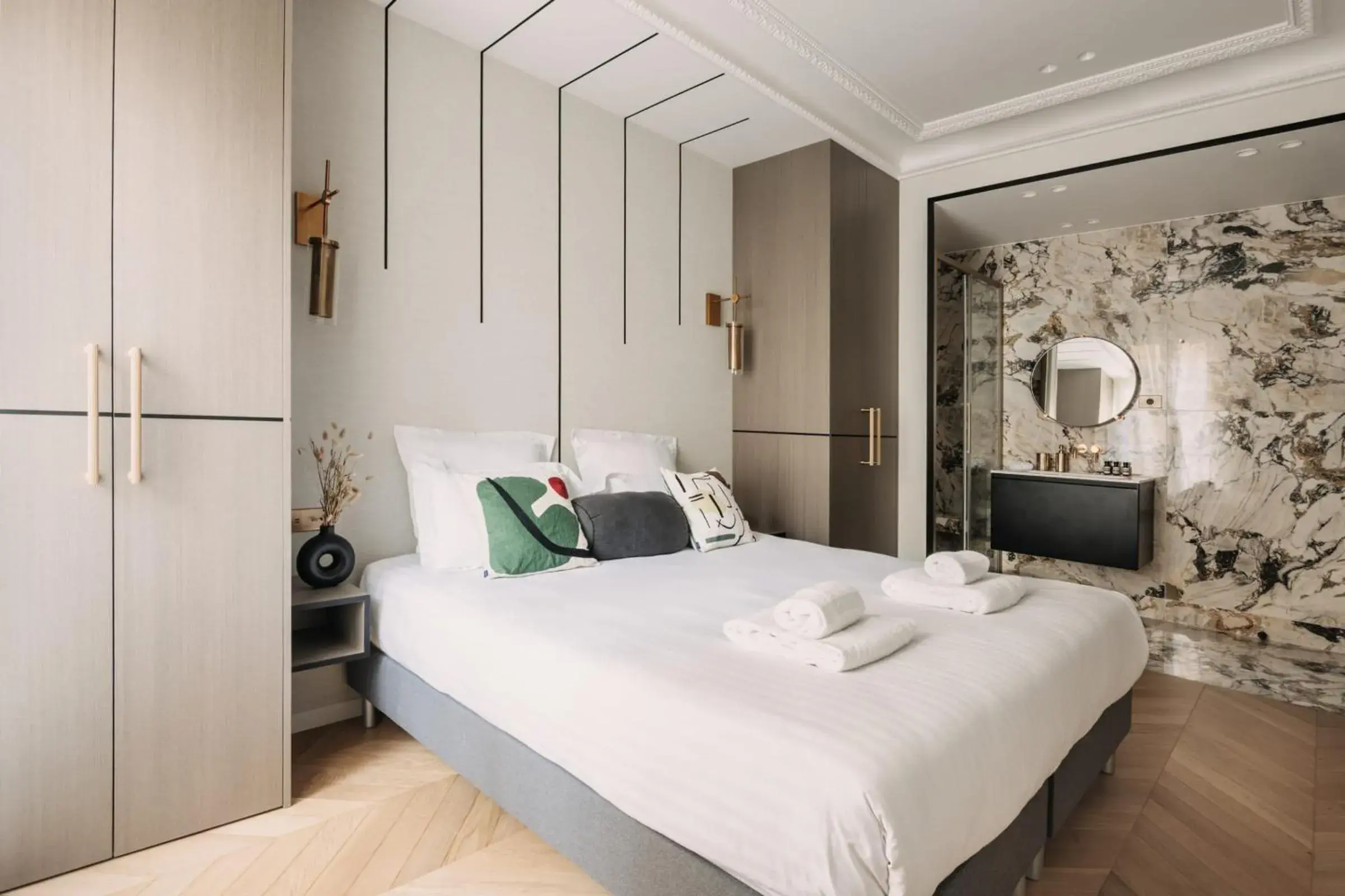 Bedroom, Bed in HIGHSTAY - Luxury Serviced Apartments - Champs-Elysées Bedroom, Bed in HIGHSTAY - Luxury Serviced Apartments - Champs-Elysées