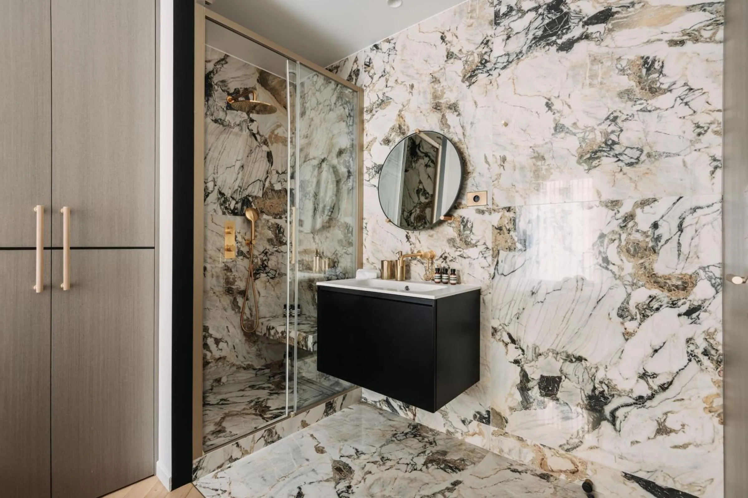 Shower in HIGHSTAY - Luxury Serviced Apartments - Champs-Elysées