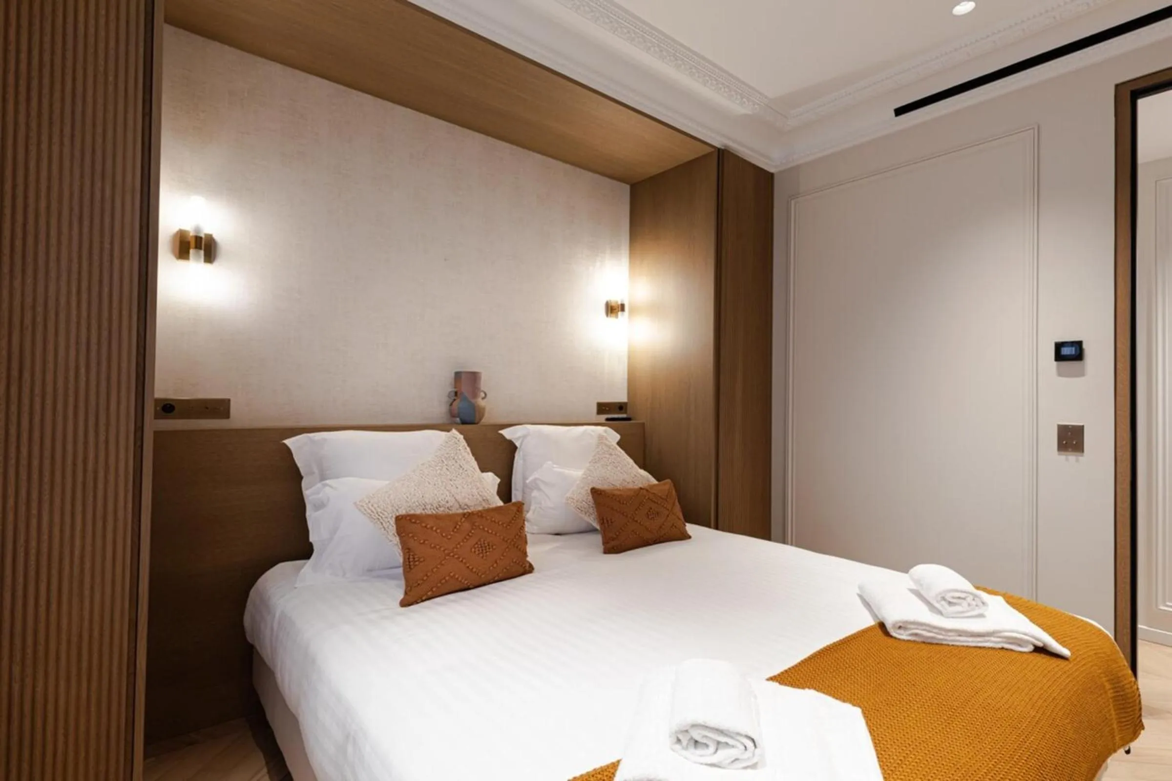 Bedroom, Bed in HIGHSTAY - Luxury Serviced Apartments - Champs-Elysées