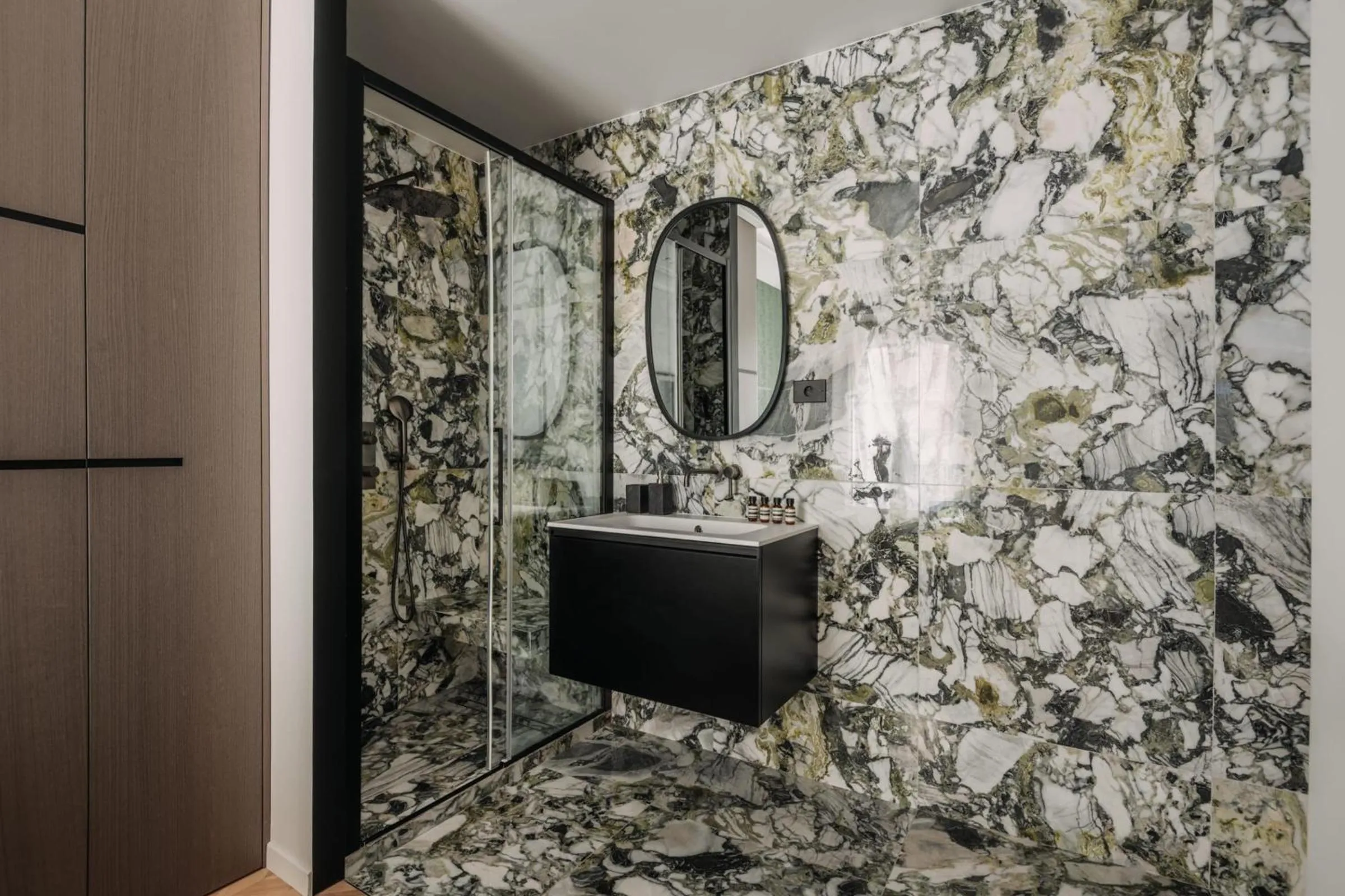 Bathroom in HIGHSTAY - Luxury Serviced Apartments - Champs-Elysées