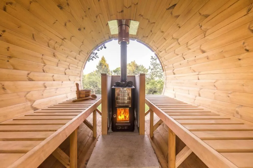 ENJOY Cozy Romance Hills Forest Gardens Views Sauna Whirlpool Bath
