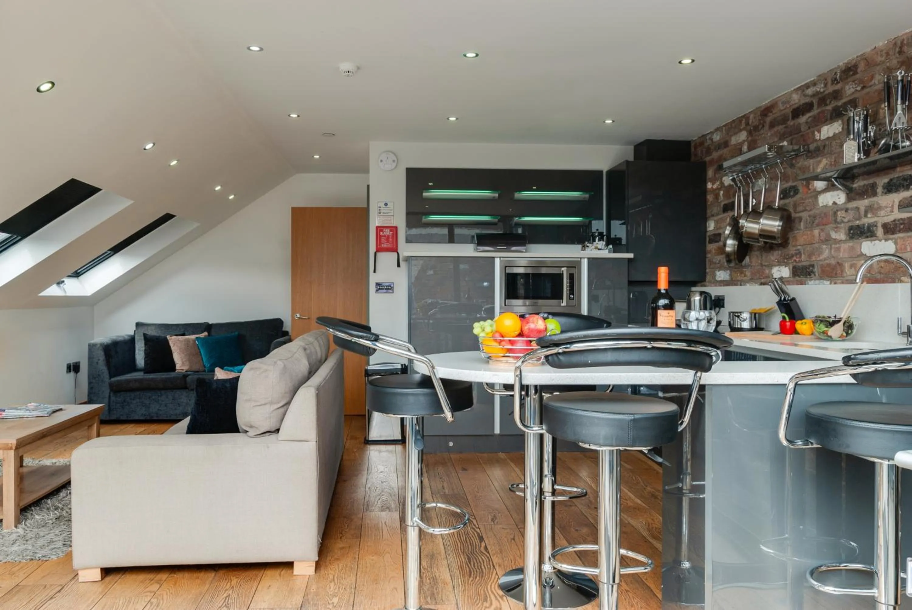 TV and multimedia in Base Serviced Apartments - Sir Thomas Street