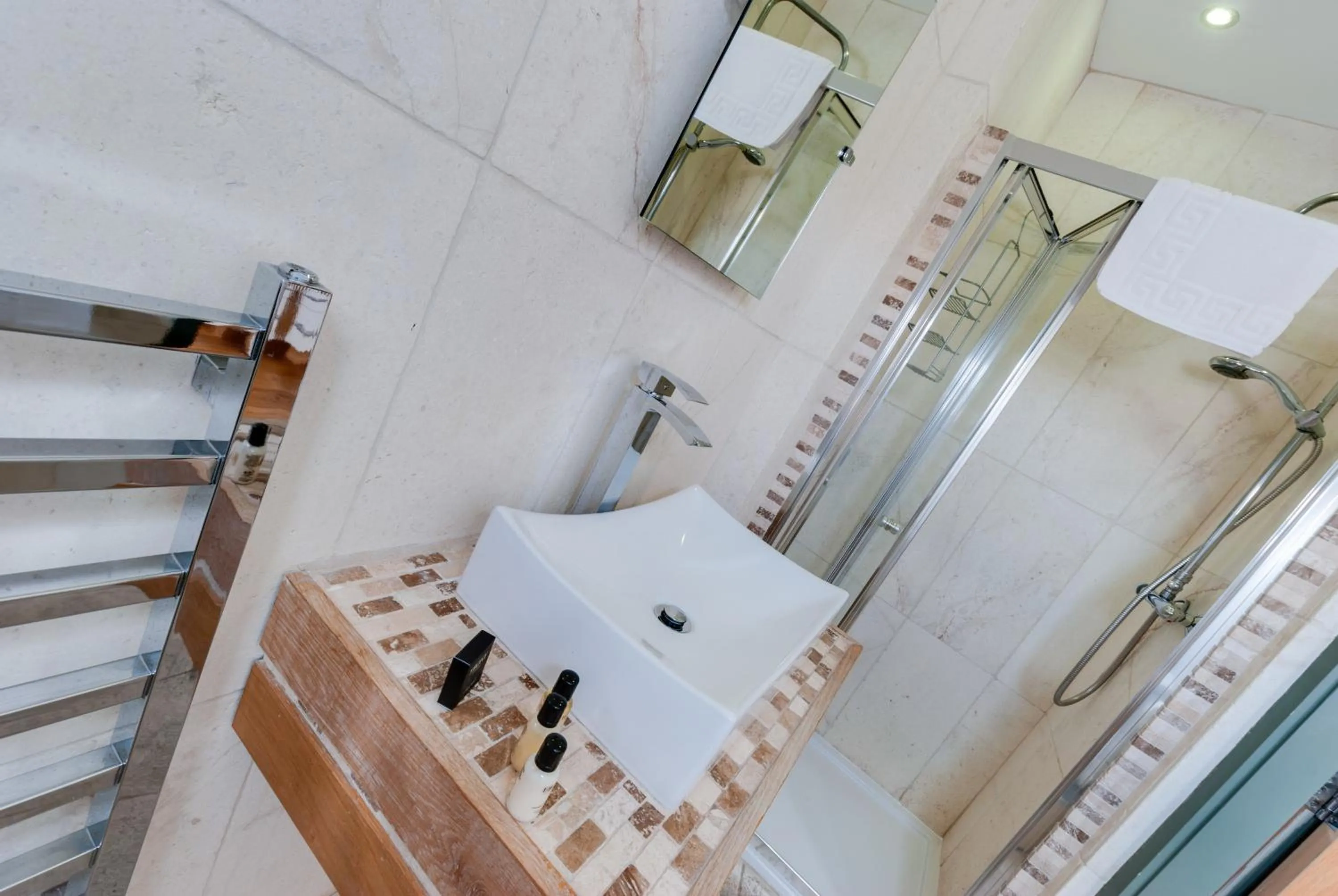 Shower in Base Serviced Apartments - Sir Thomas Street