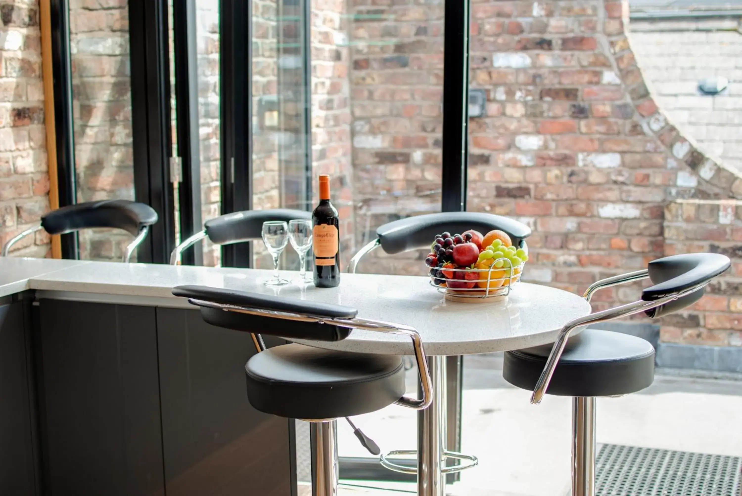 Living room in Base Serviced Apartments - Sir Thomas Street Living room in Base Serviced Apartments - Sir Thomas Street