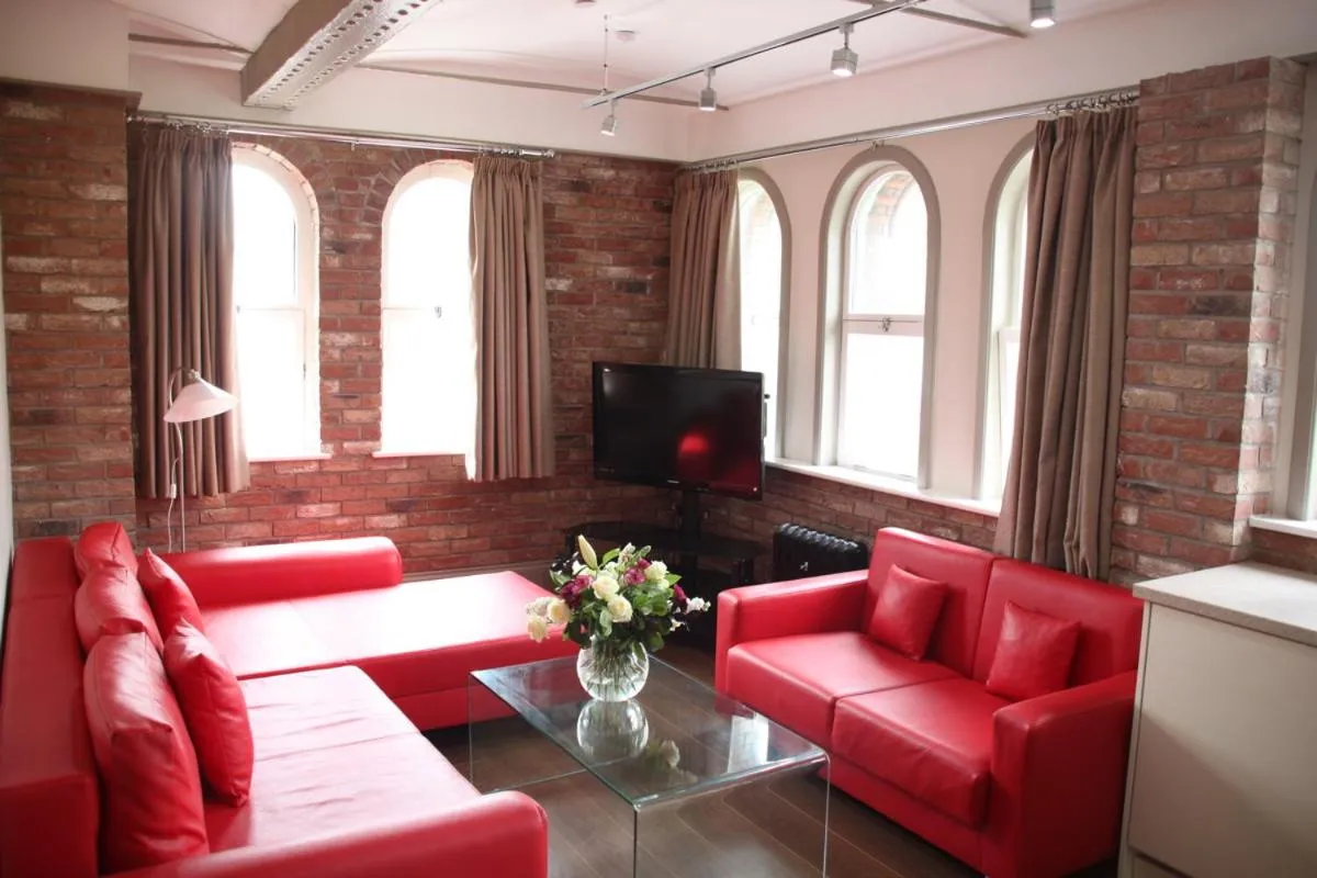 TV and multimedia in Base Serviced Apartments - Sir Thomas Street