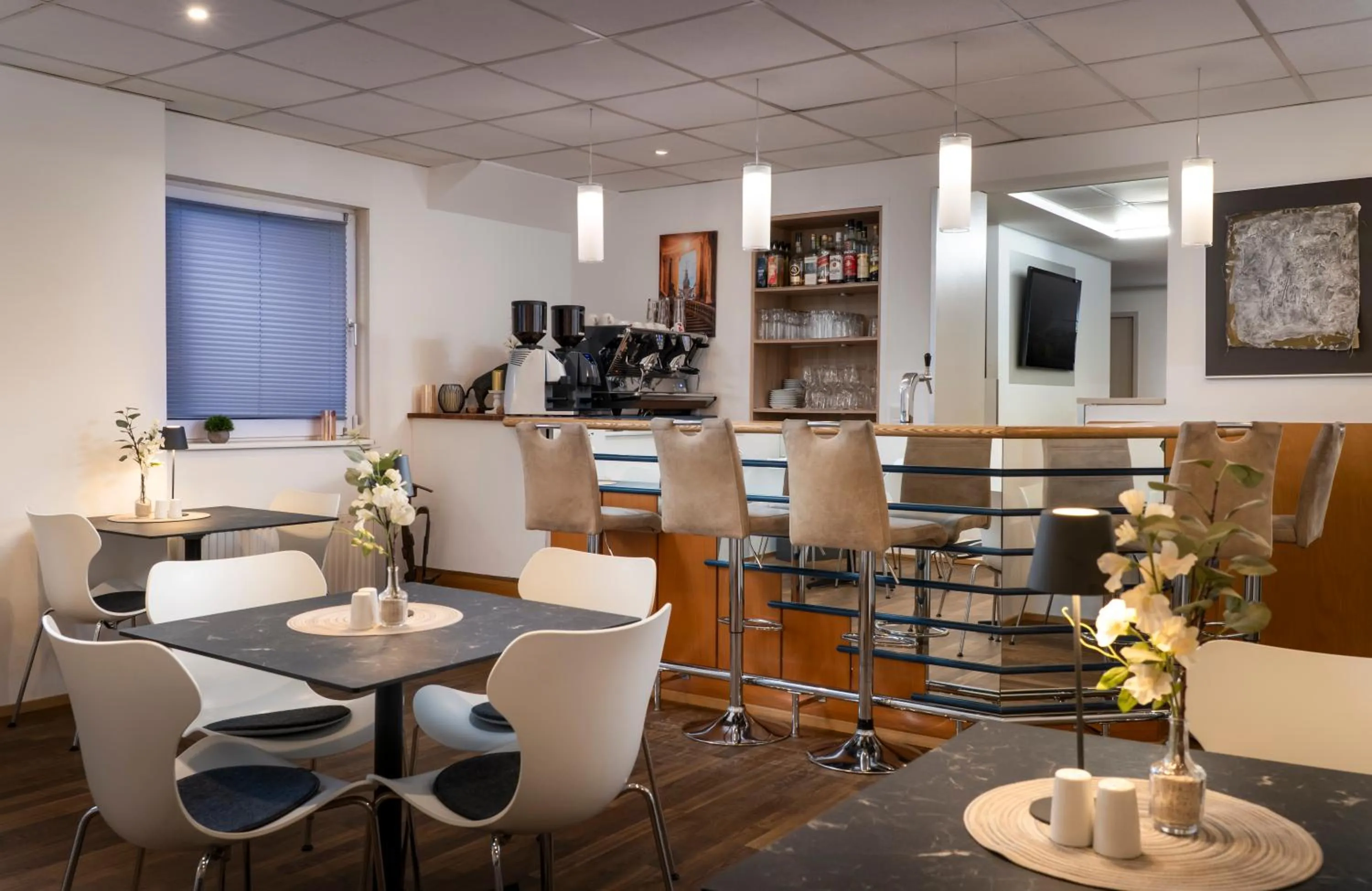 Lounge or bar in NOVALIS Hotel by AURUM Dresden