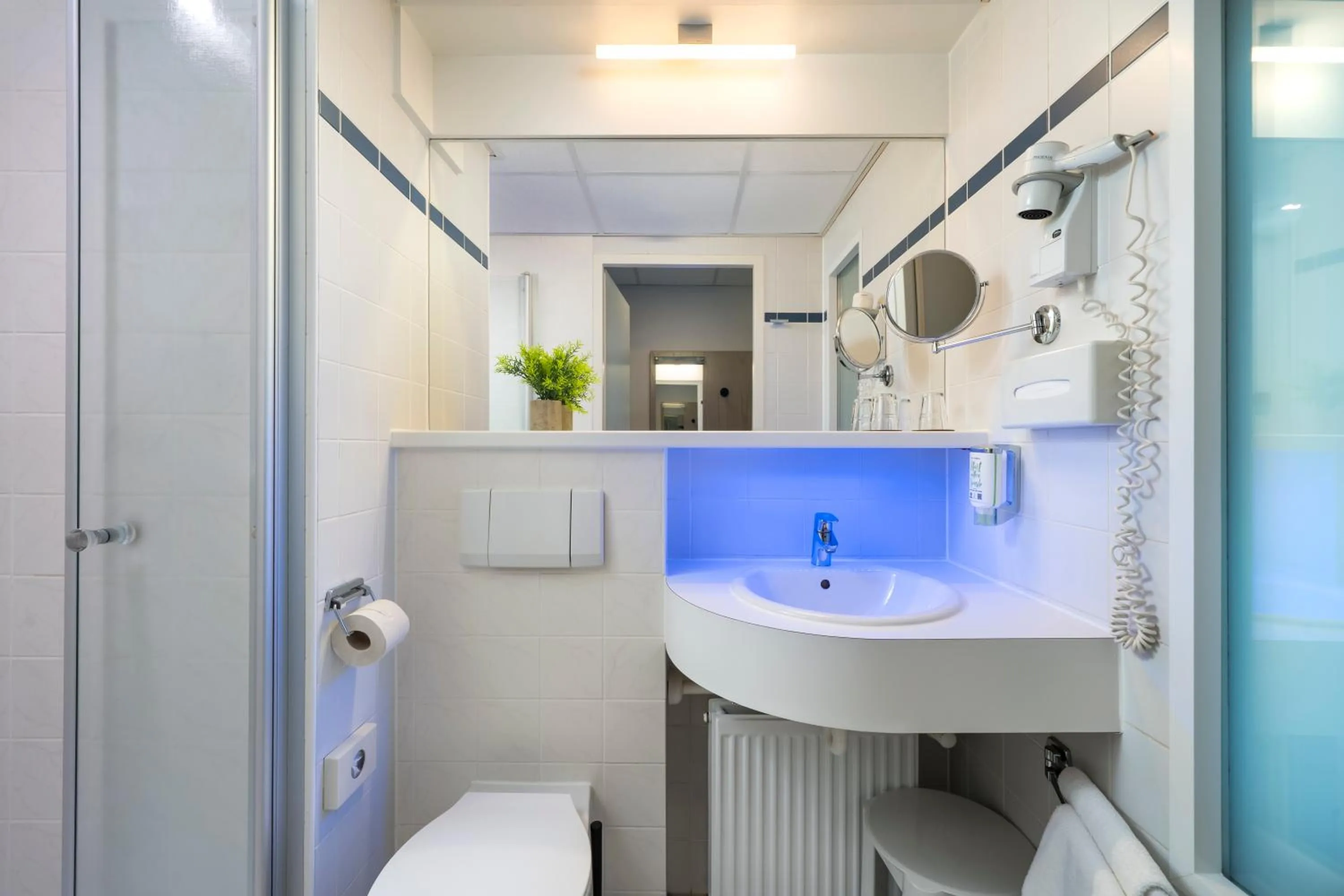 Bathroom in NOVALIS Hotel by AURUM Dresden