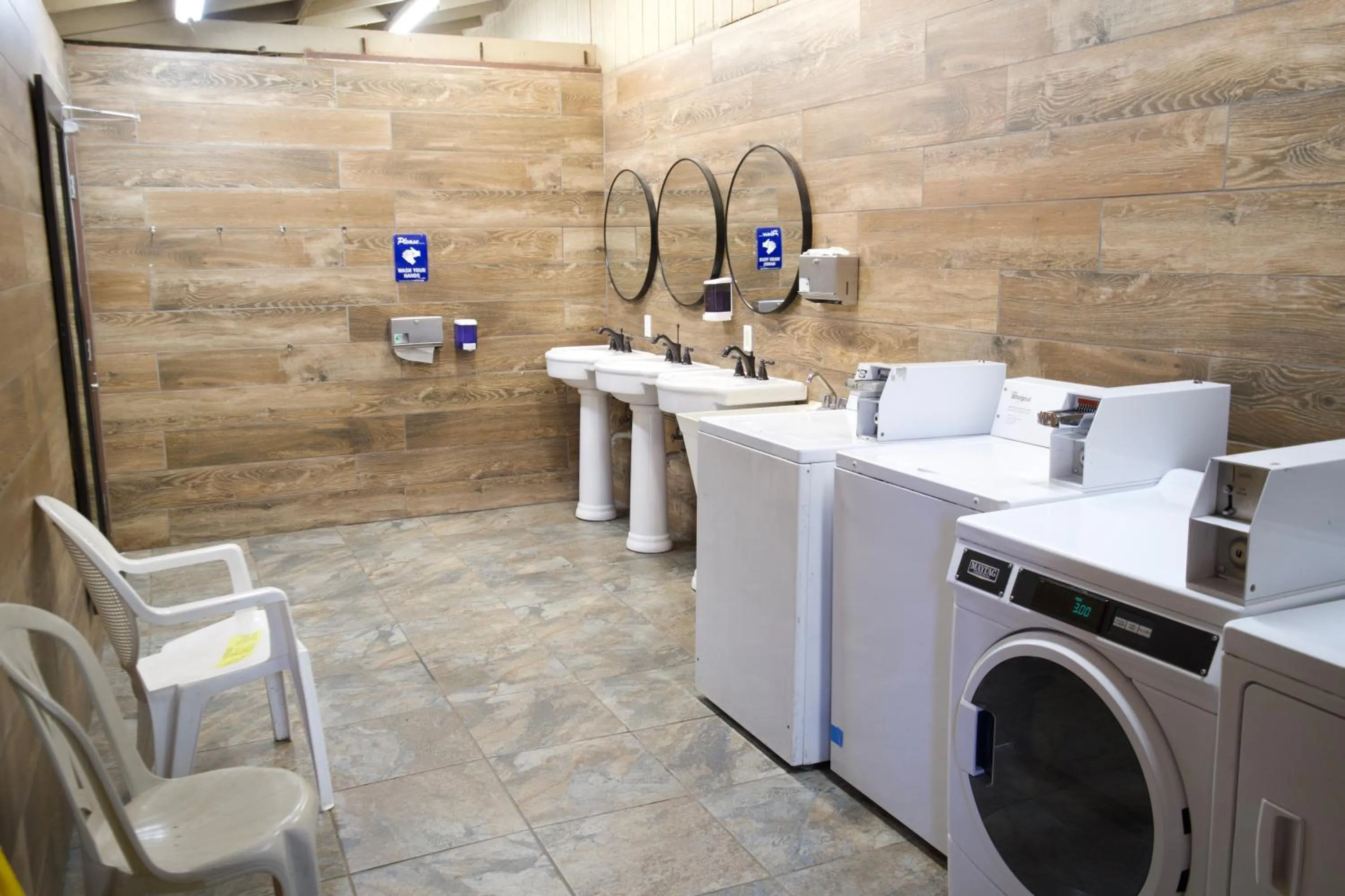 Yosemite Bug Rustic Mountain Resort