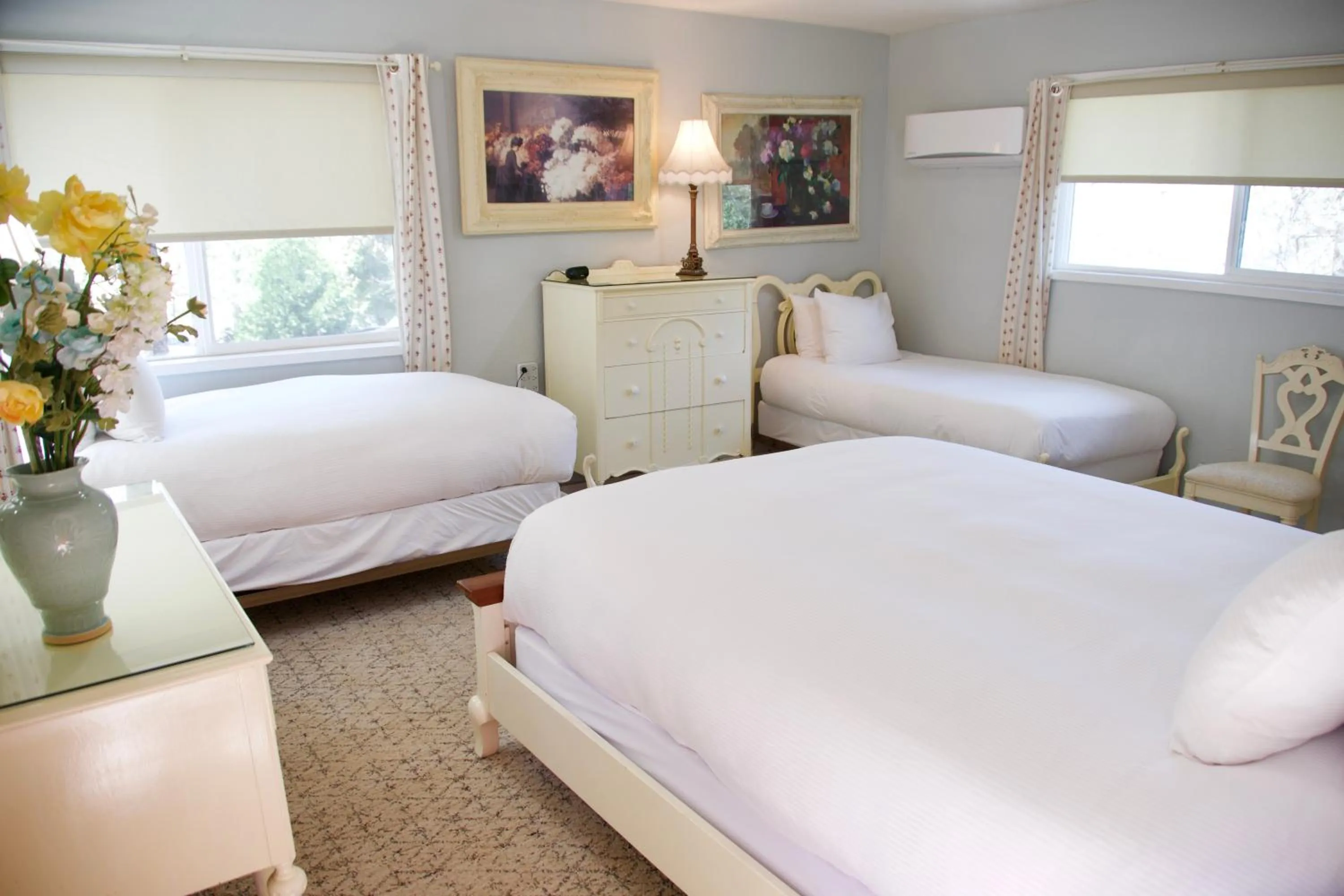 Bed in Yosemite Bug Rustic Mountain Resort