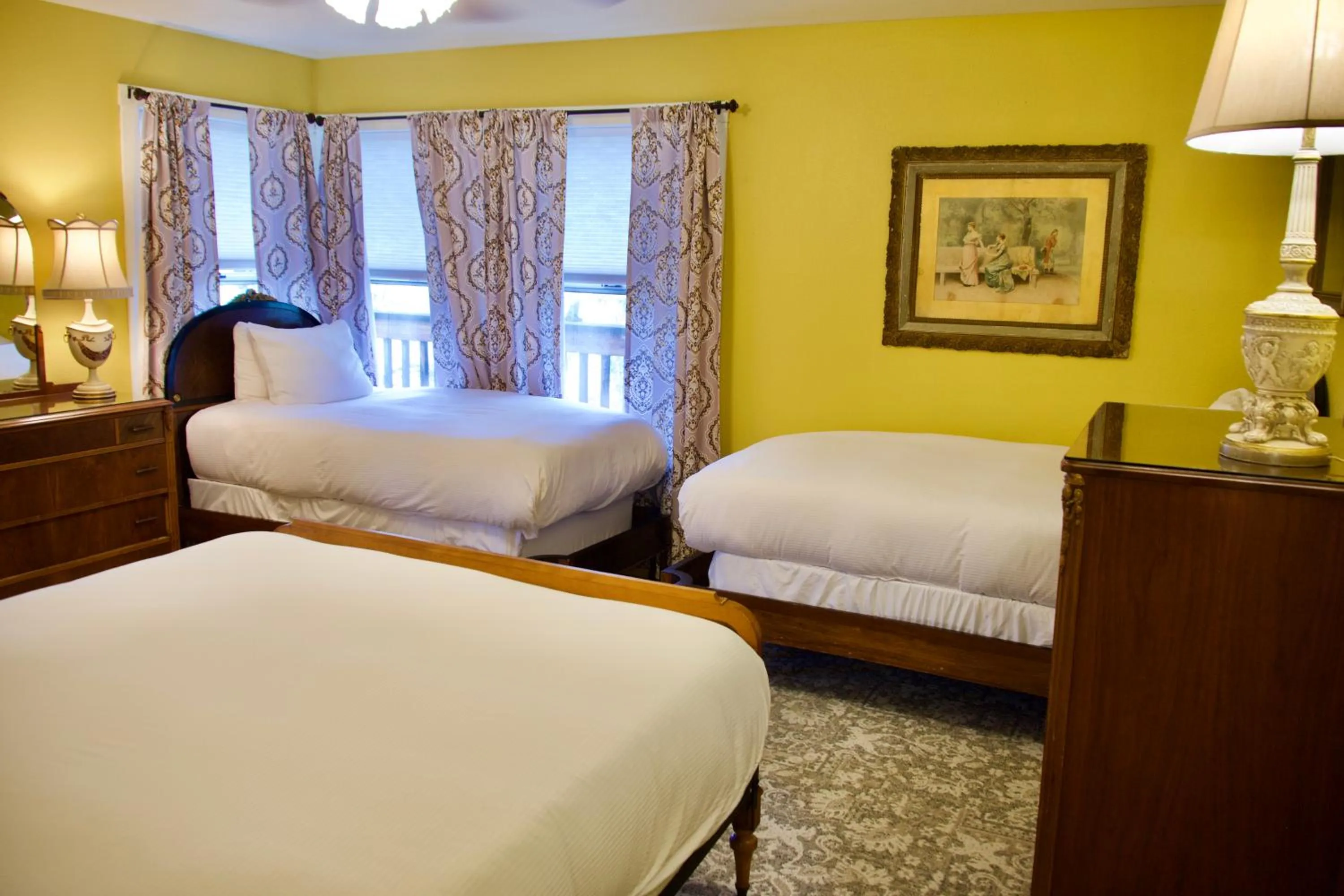 Bed in Yosemite Bug Rustic Mountain Resort