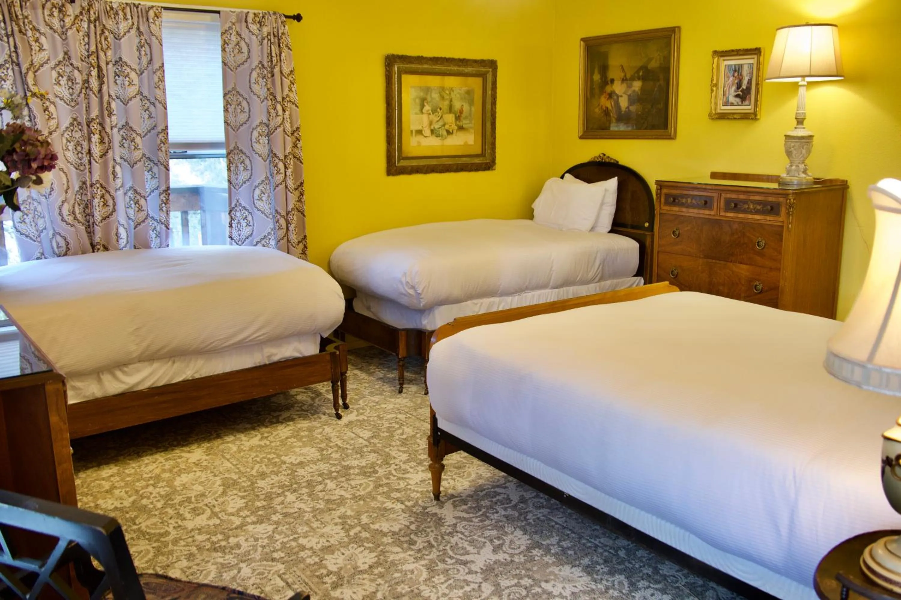 Bed in Yosemite Bug Rustic Mountain Resort