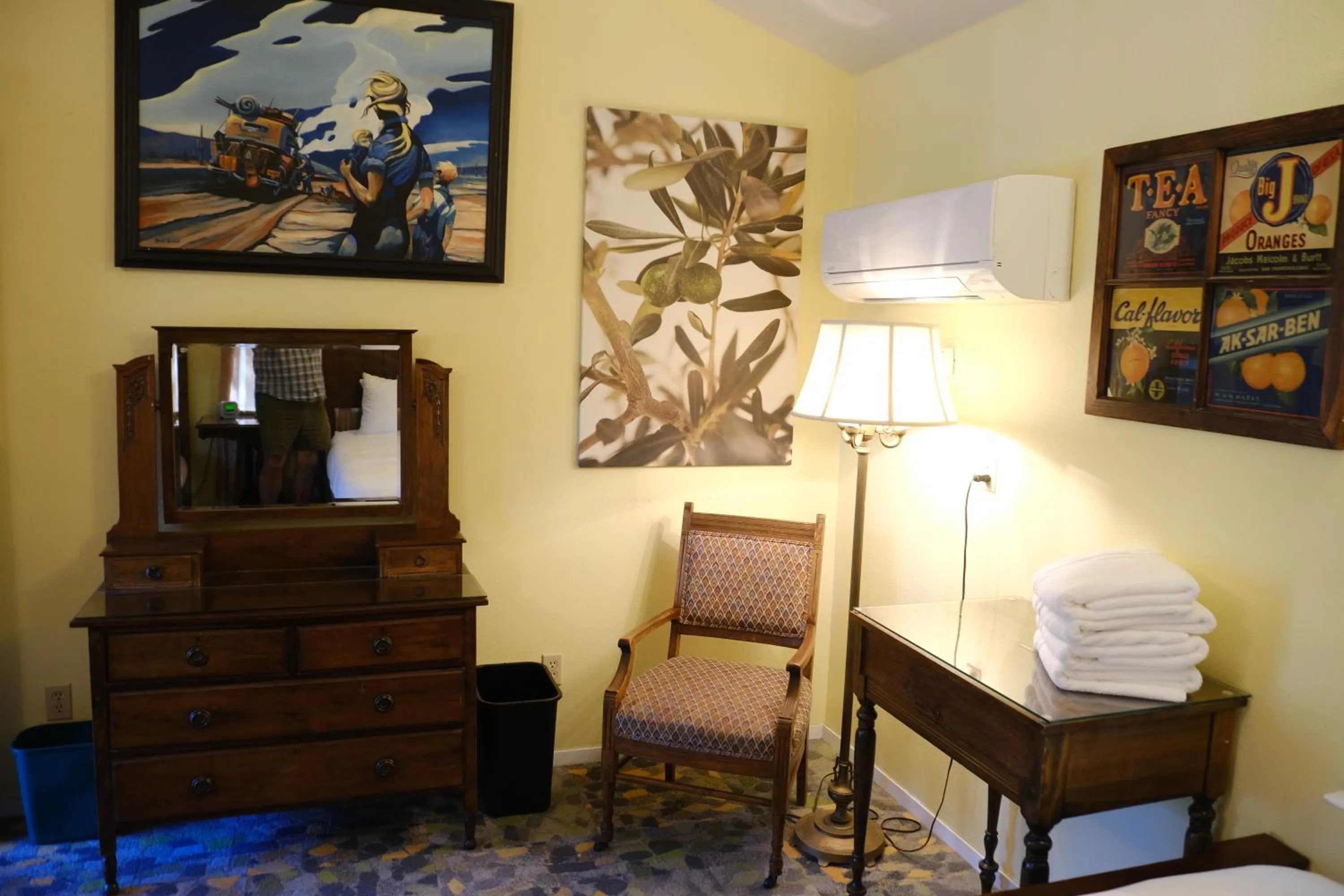 Yosemite Bug Rustic Mountain Resort