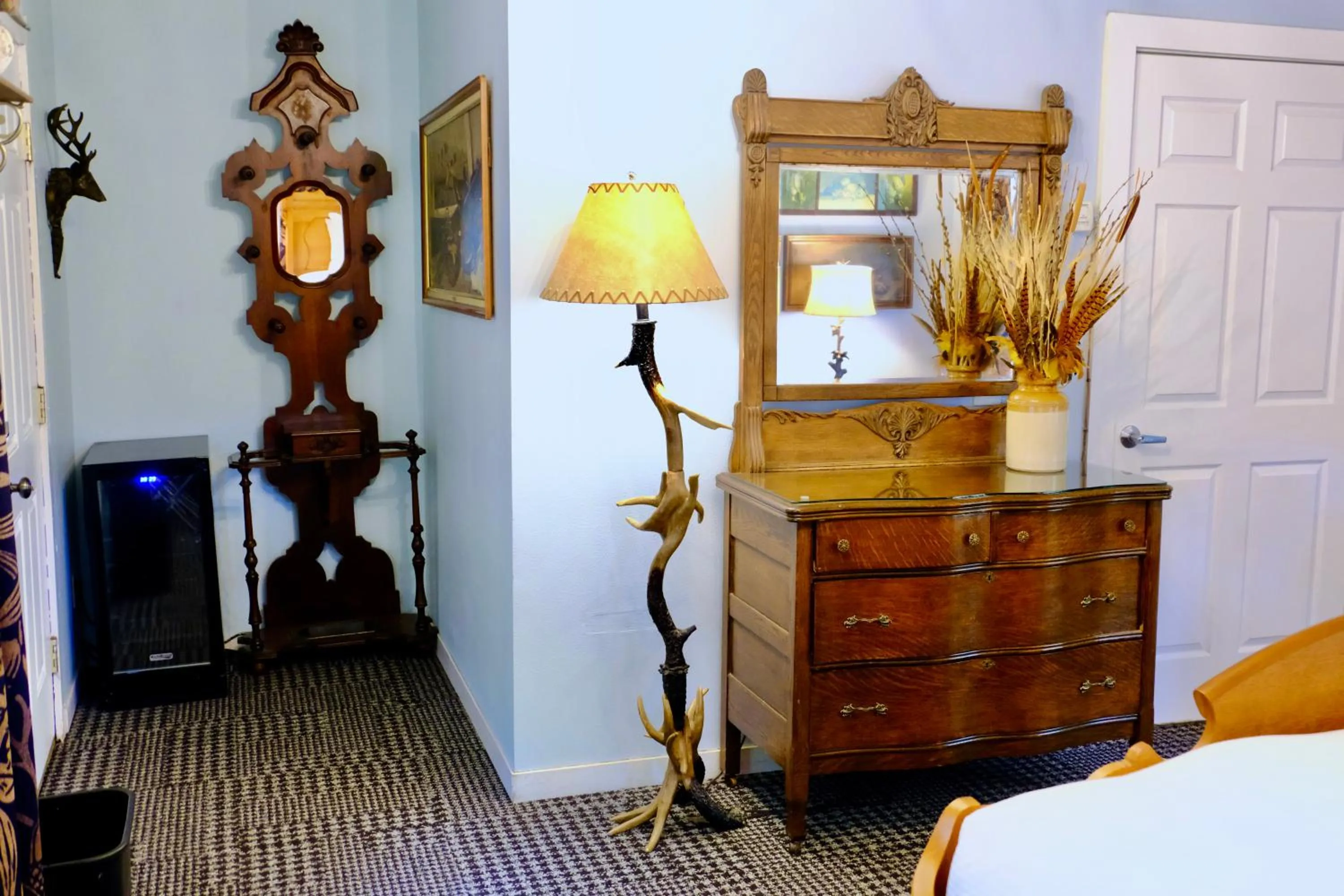 Bed in Yosemite Bug Rustic Mountain Resort