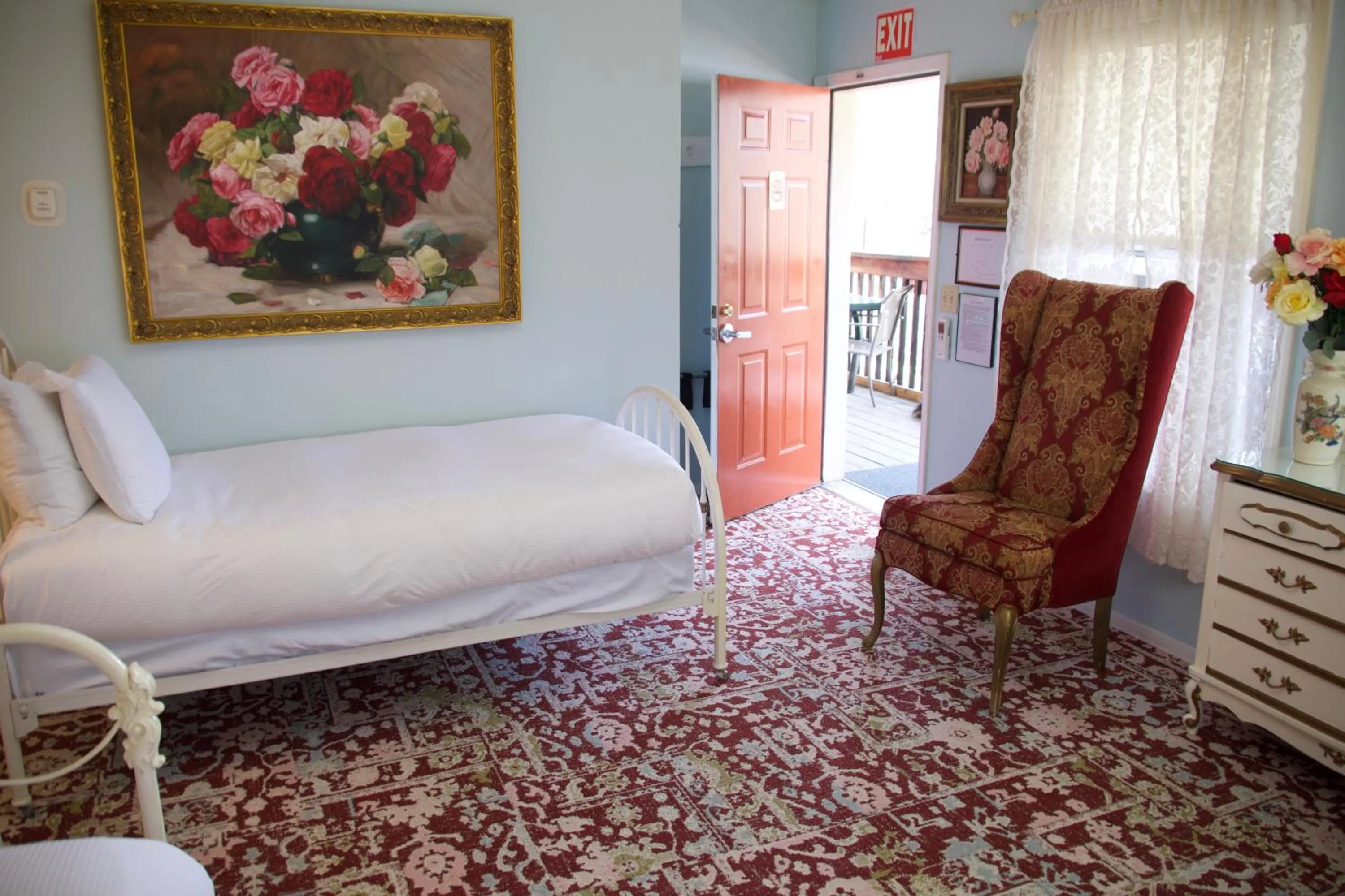 Bed in Yosemite Bug Rustic Mountain Resort