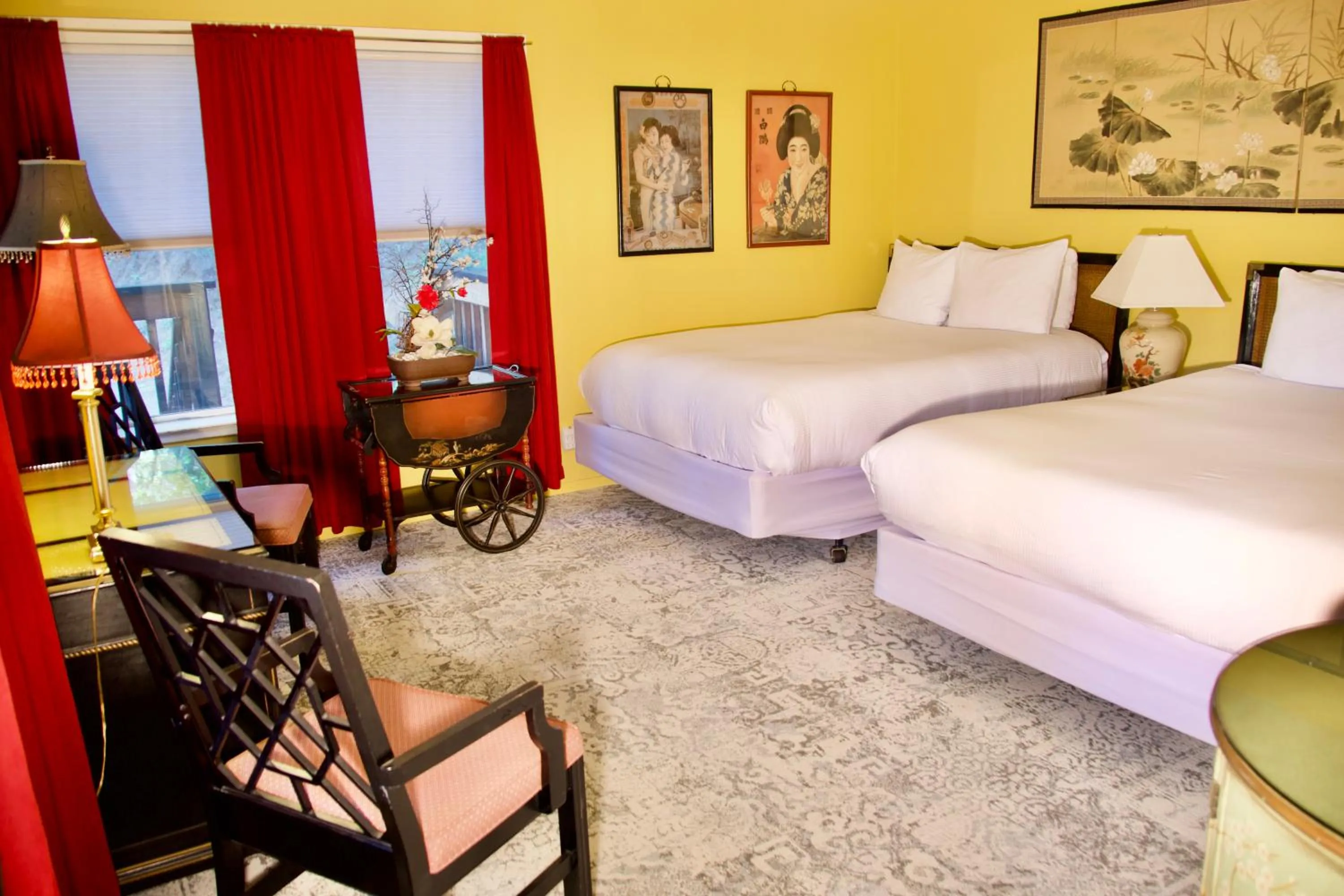 Bed in Yosemite Bug Rustic Mountain Resort