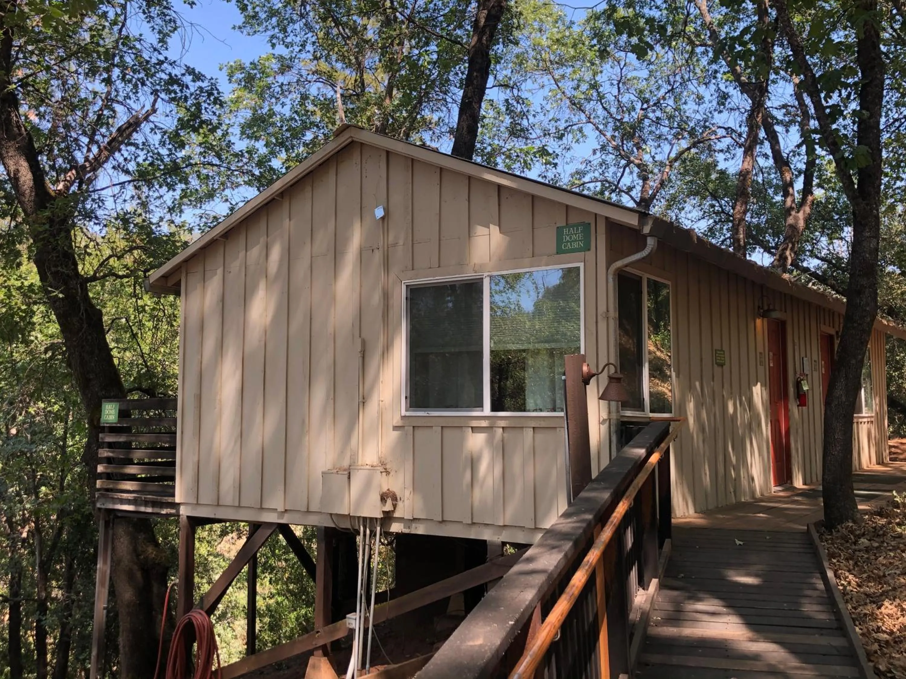 Yosemite Bug Rustic Mountain Resort