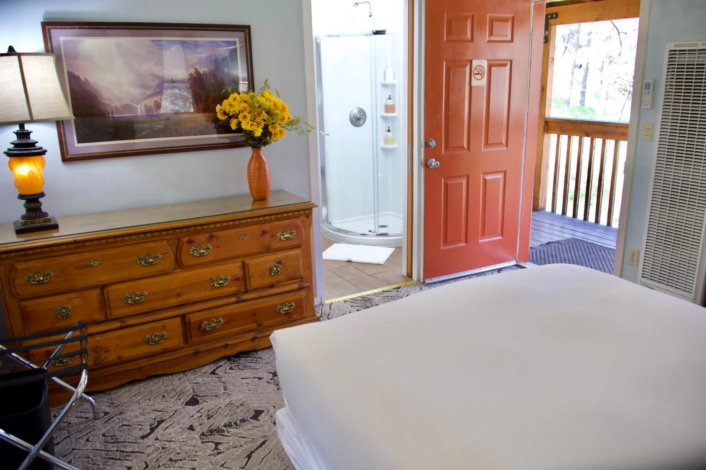 Bed in Yosemite Bug Rustic Mountain Resort