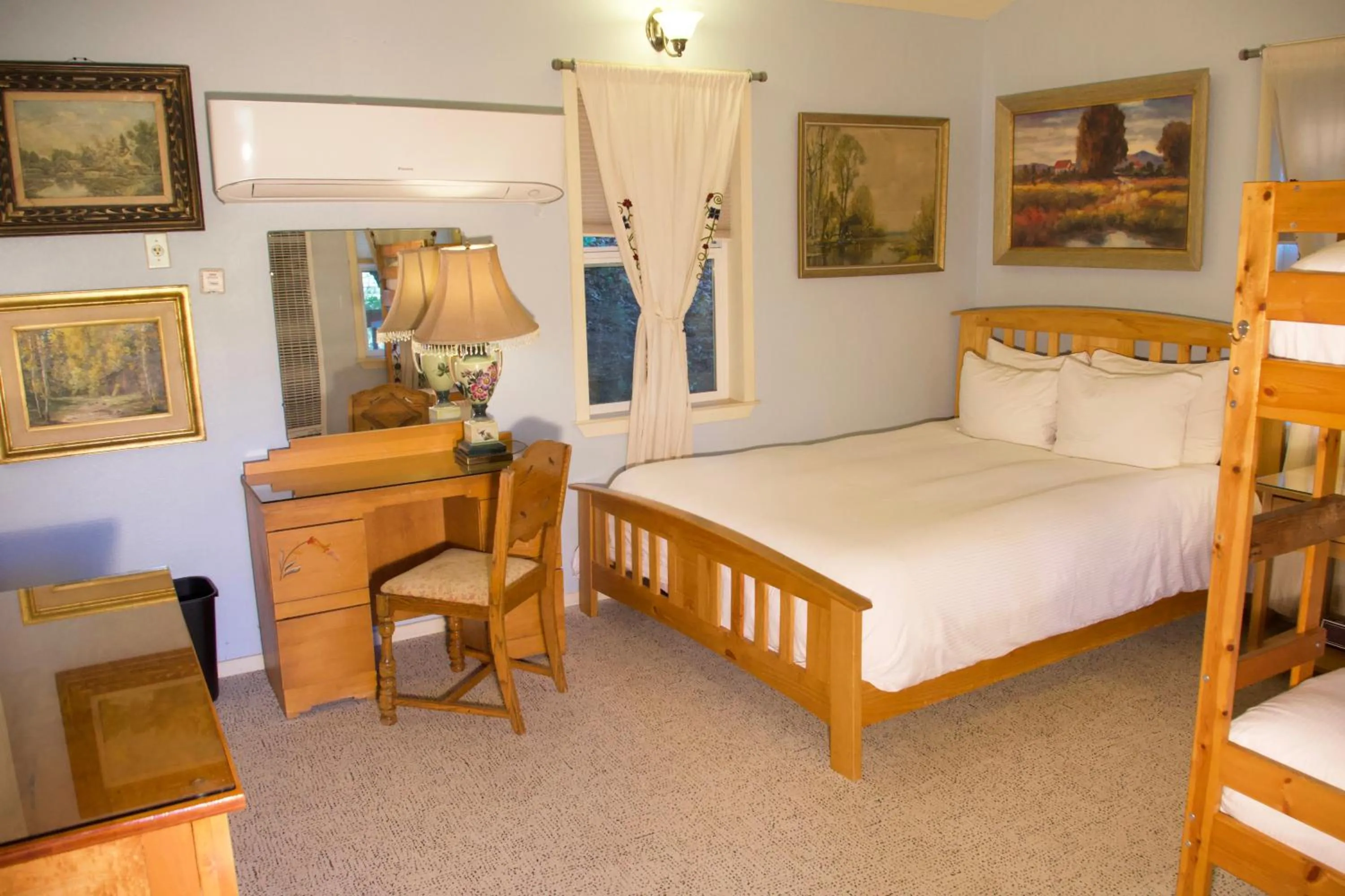 Bed in Yosemite Bug Rustic Mountain Resort