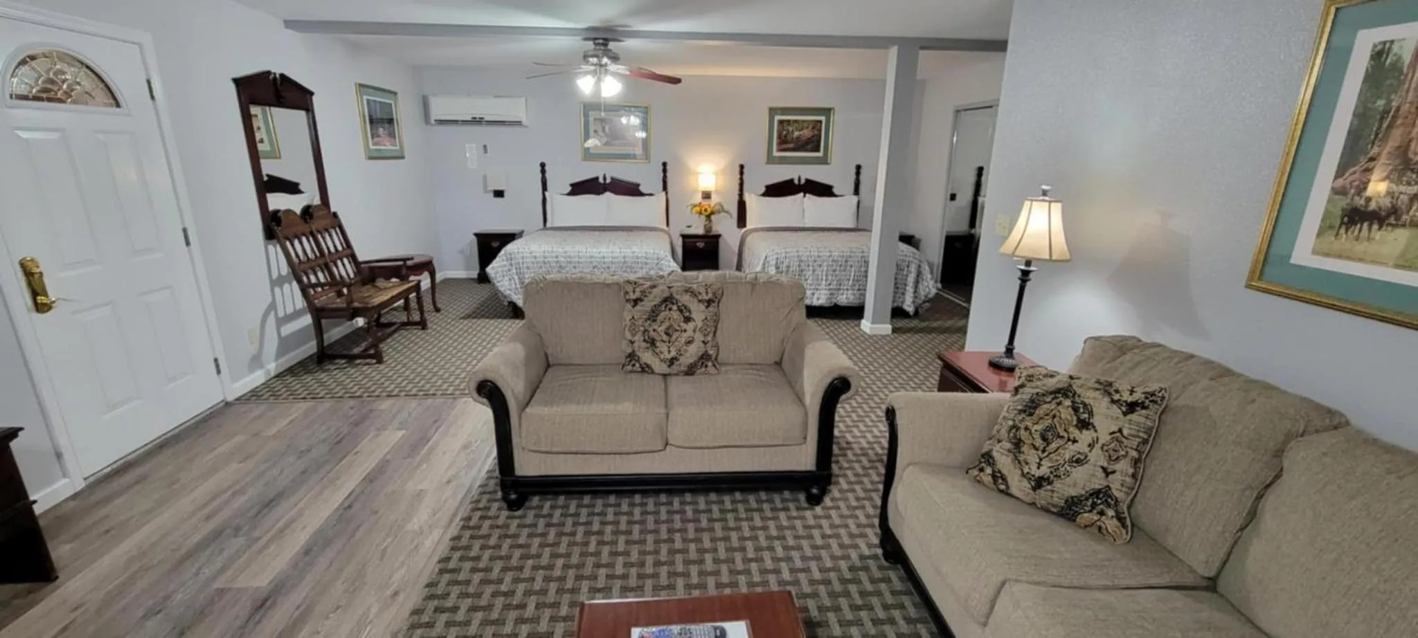 Living room in 5th Street Inn