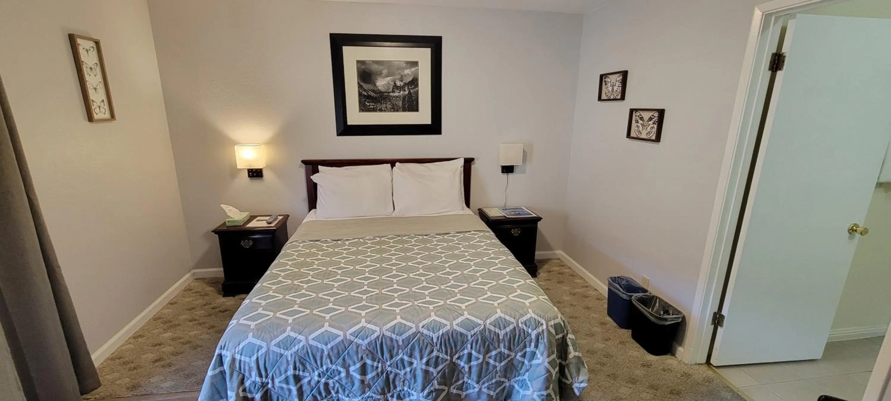 Bed in 5th Street Inn