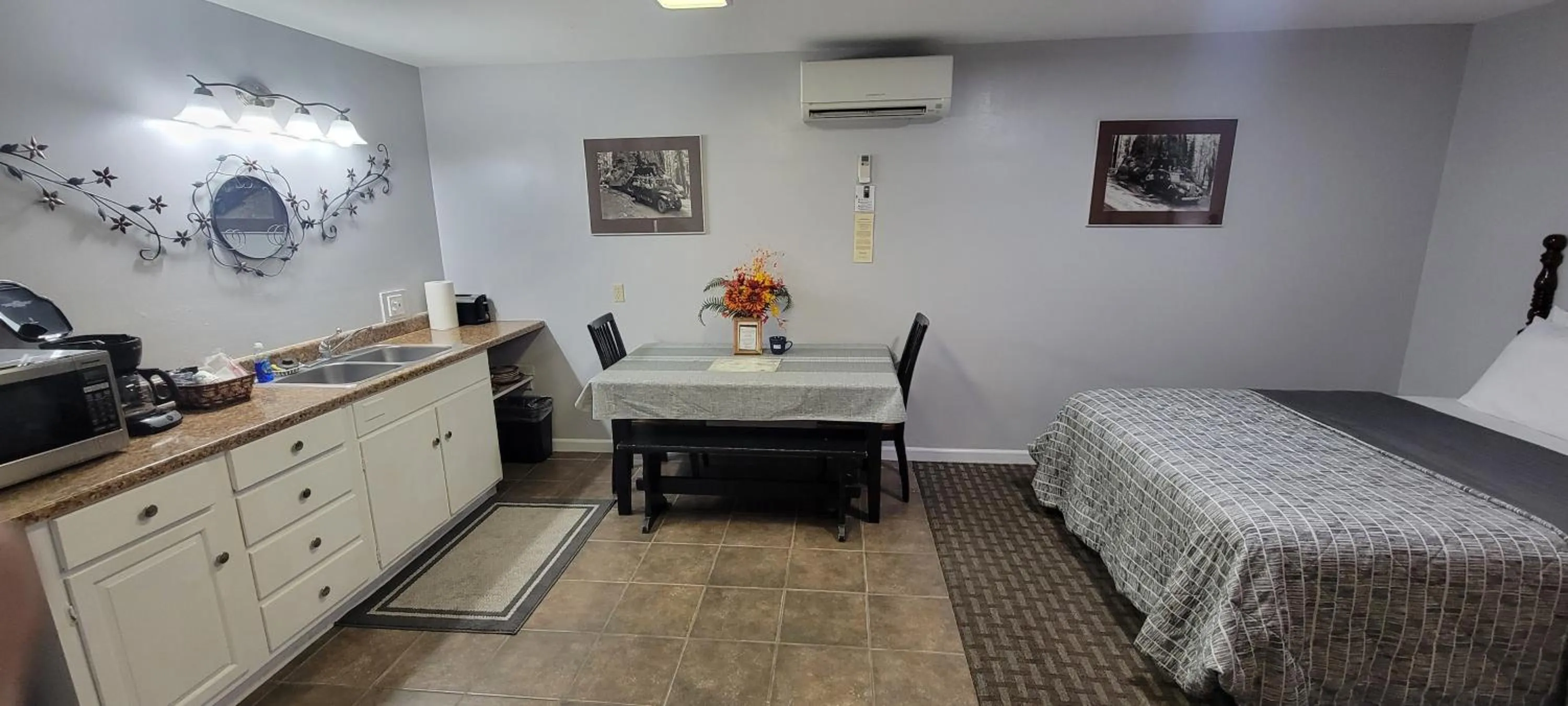 Bed in 5th Street Inn