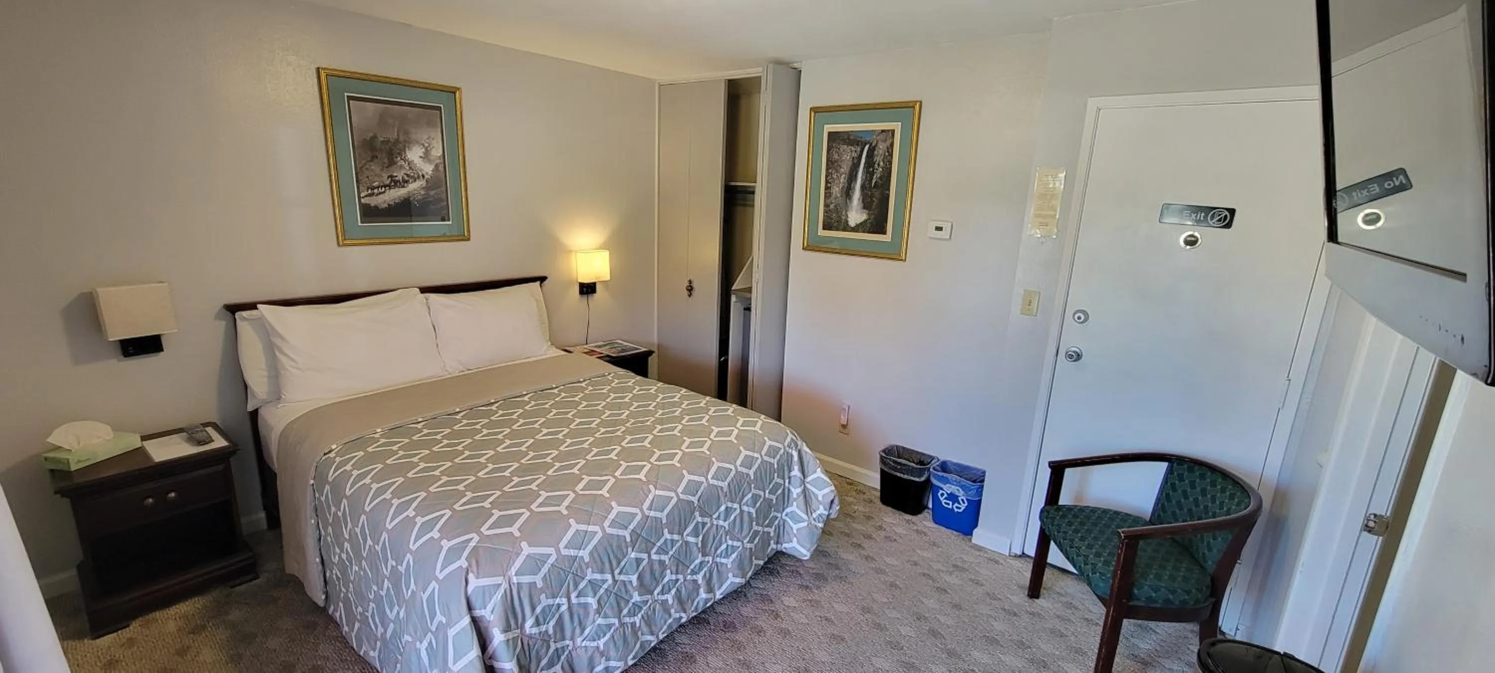 Bed in 5th Street Inn