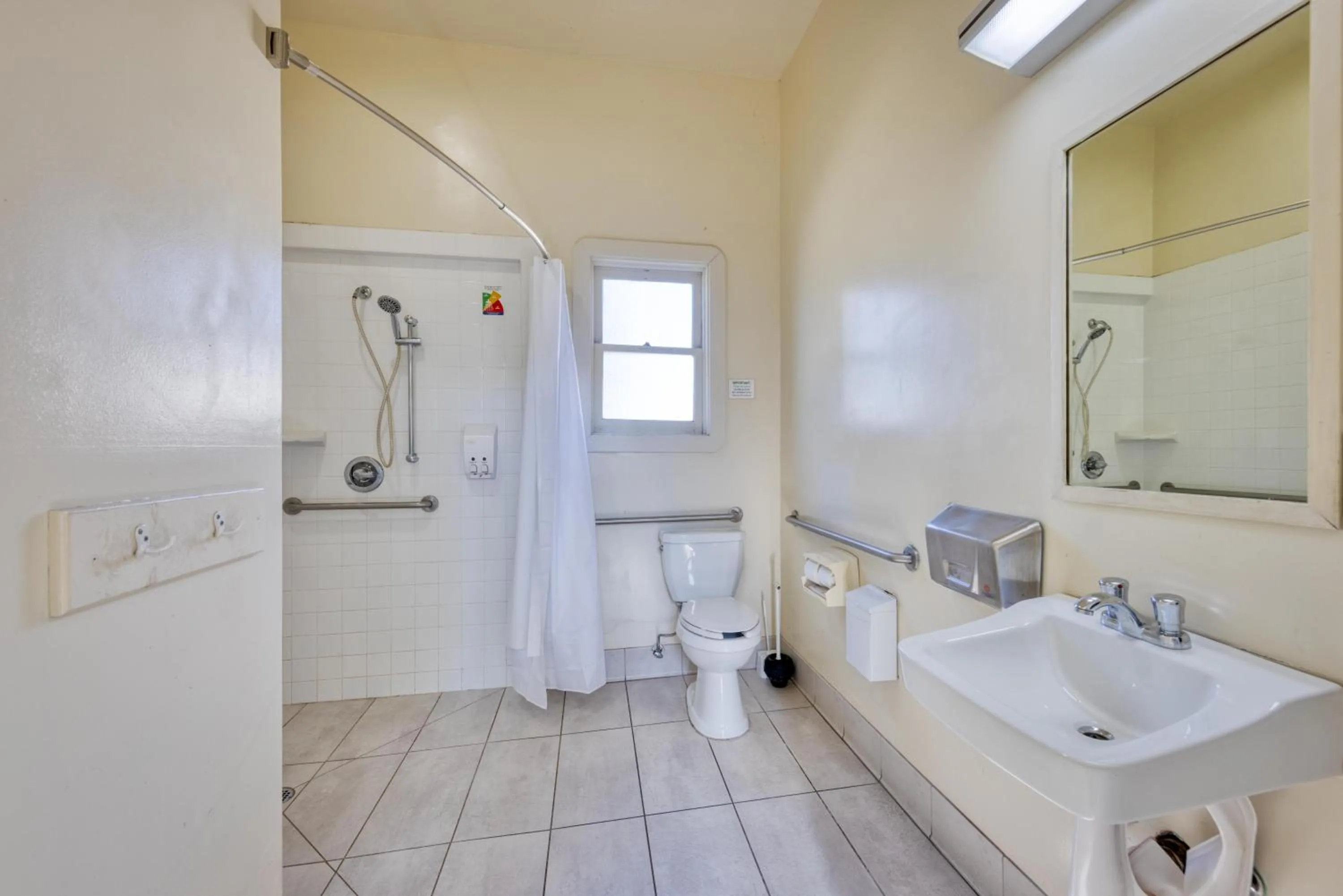 Shower in HI San Francisco Fisherman's Wharf Hostel