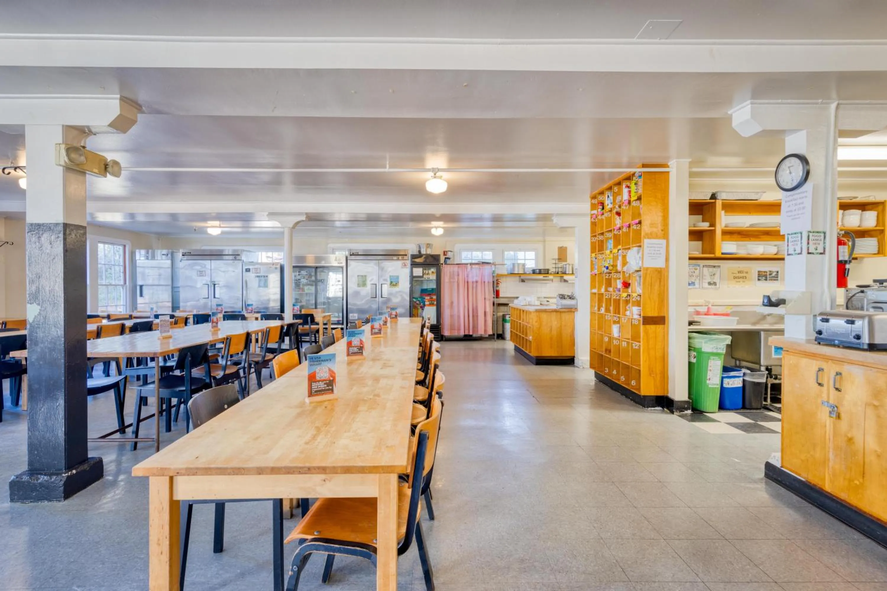 Dining area in HI San Francisco Fisherman's Wharf Hostel