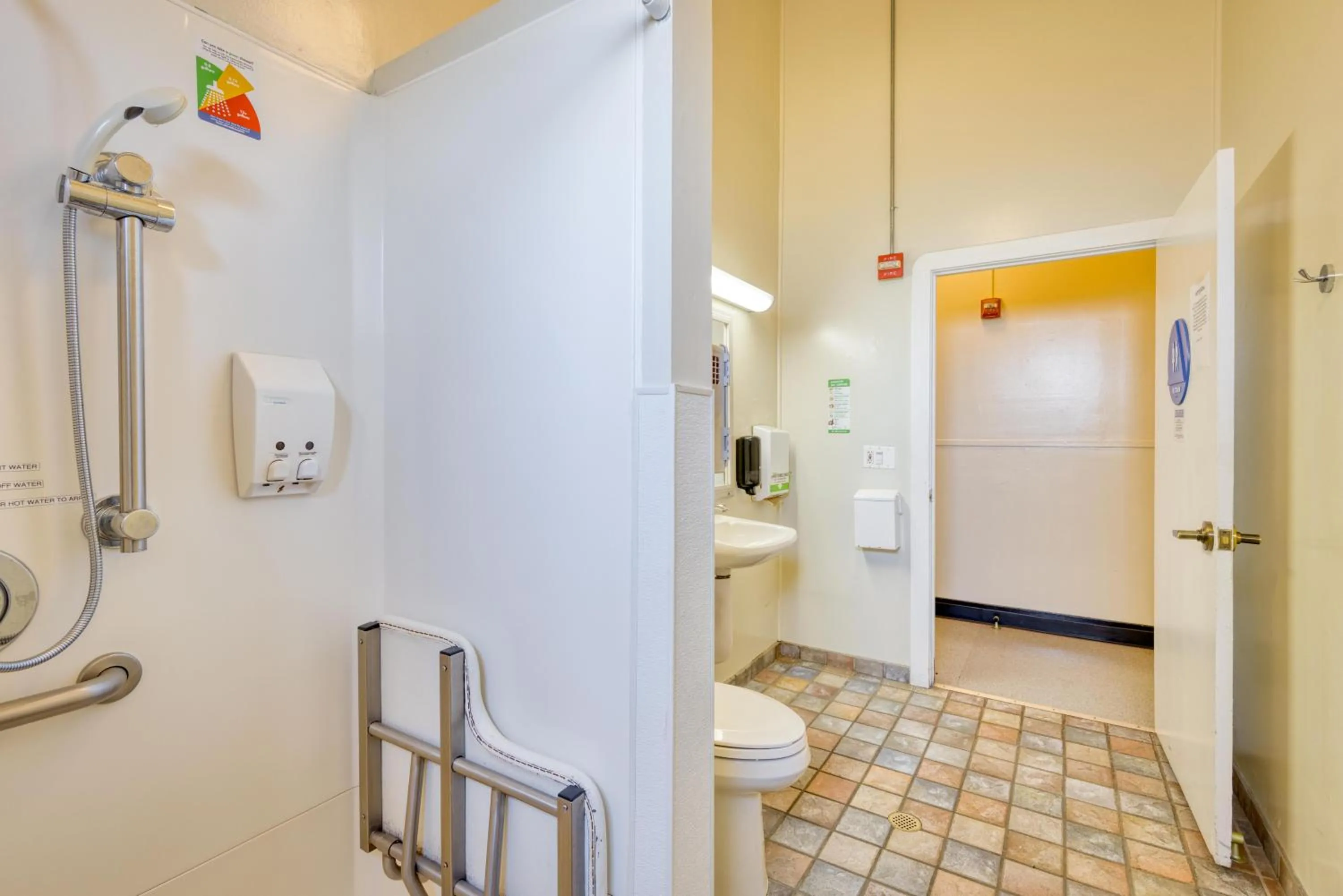 Shower in HI San Francisco Fisherman's Wharf Hostel