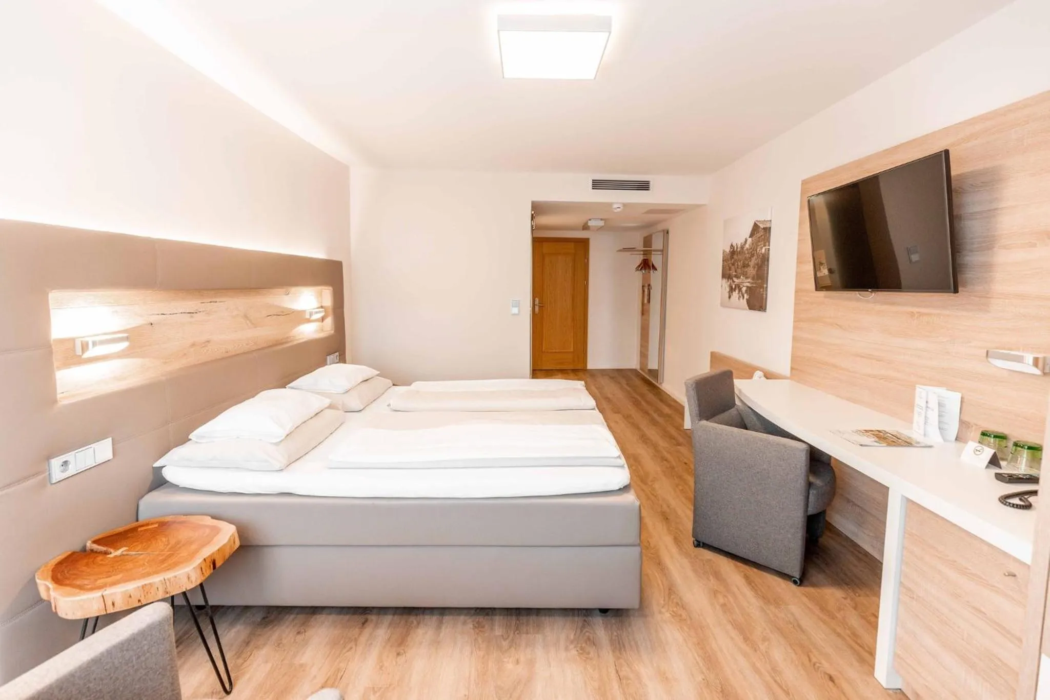 Photo of the whole room, Bed in Das Walchsee Resort