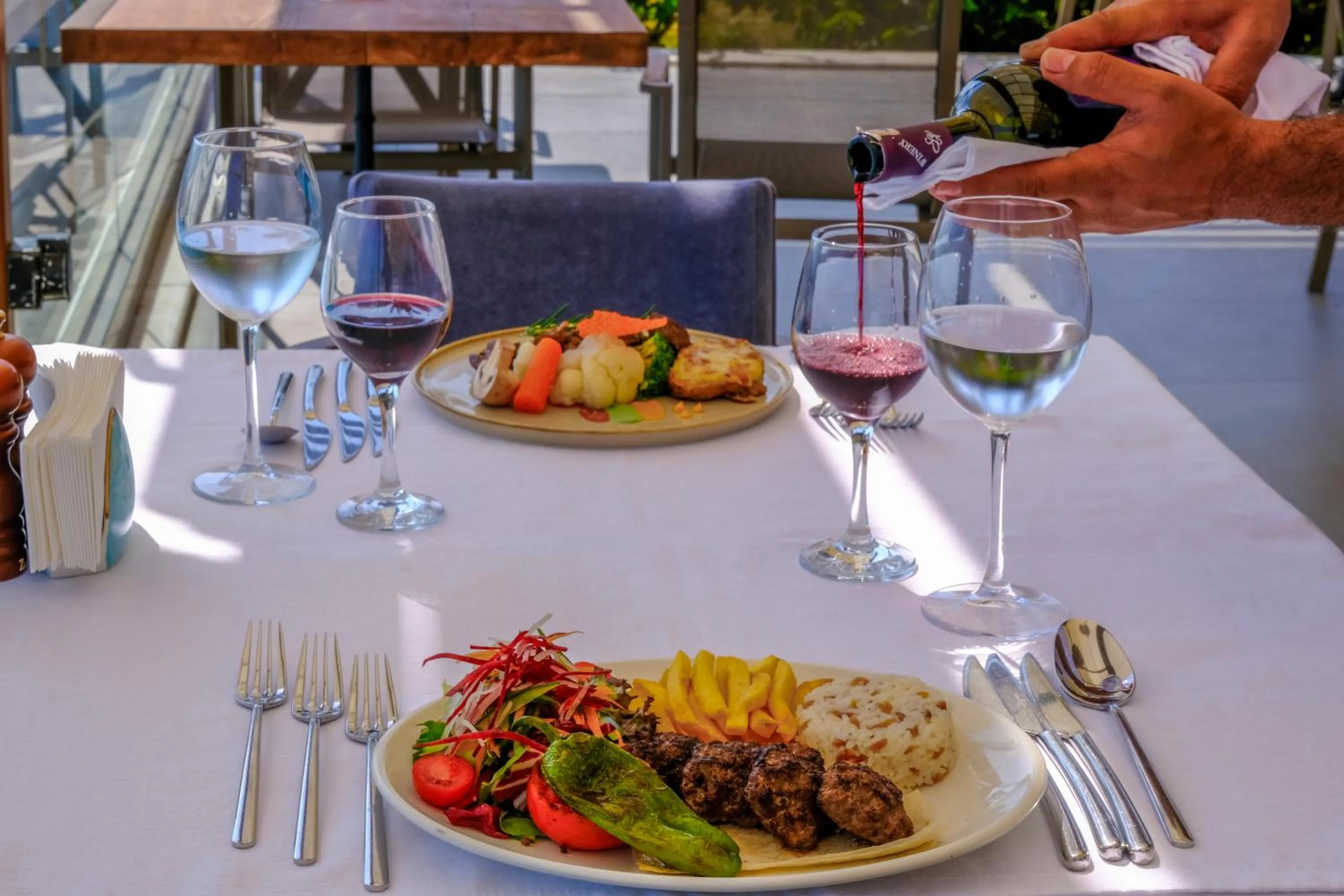 Food and drinks in Feniks Priority Hotel -All Inclusive