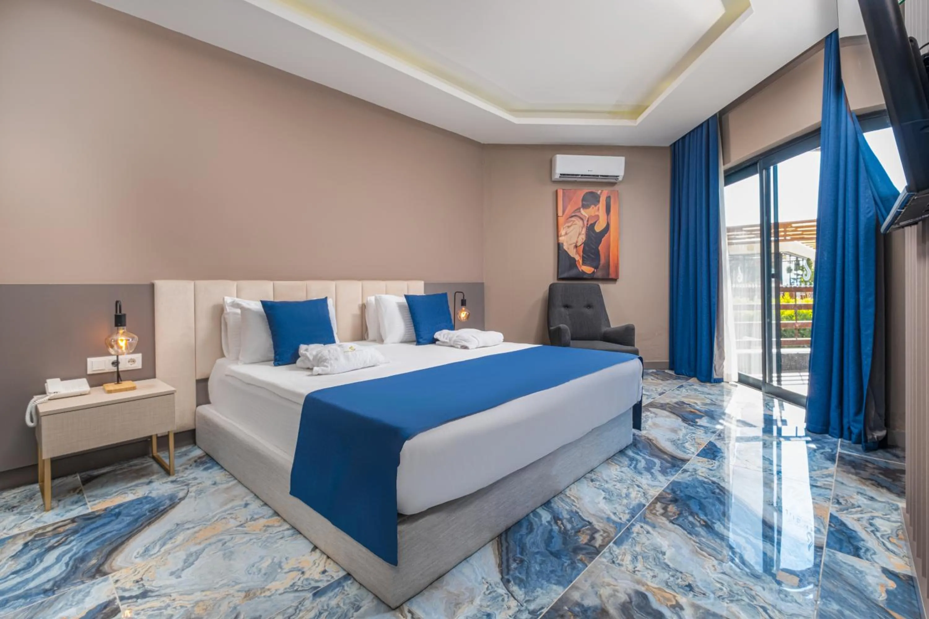 Bed in Feniks Priority Hotel -All Inclusive