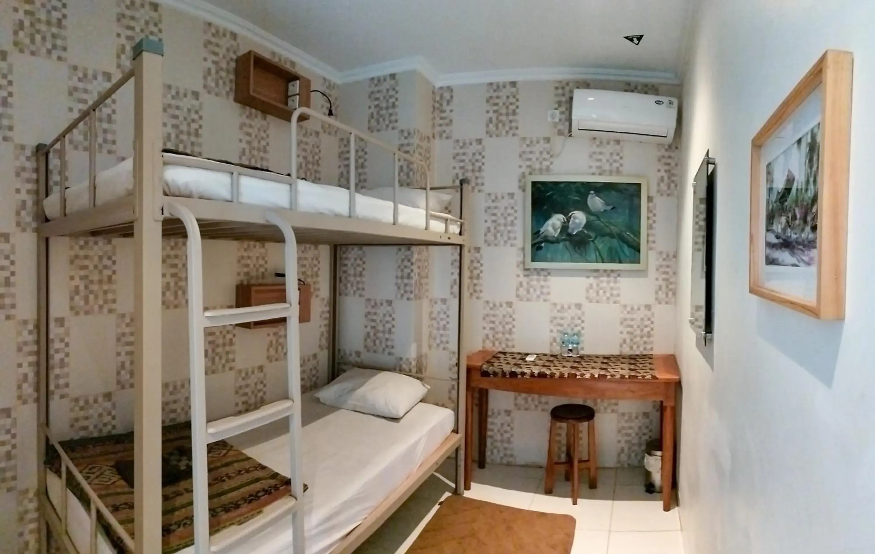 Bed in The Cabin Purwokinanti Hotel Bed in The Cabin Purwokinanti Hotel