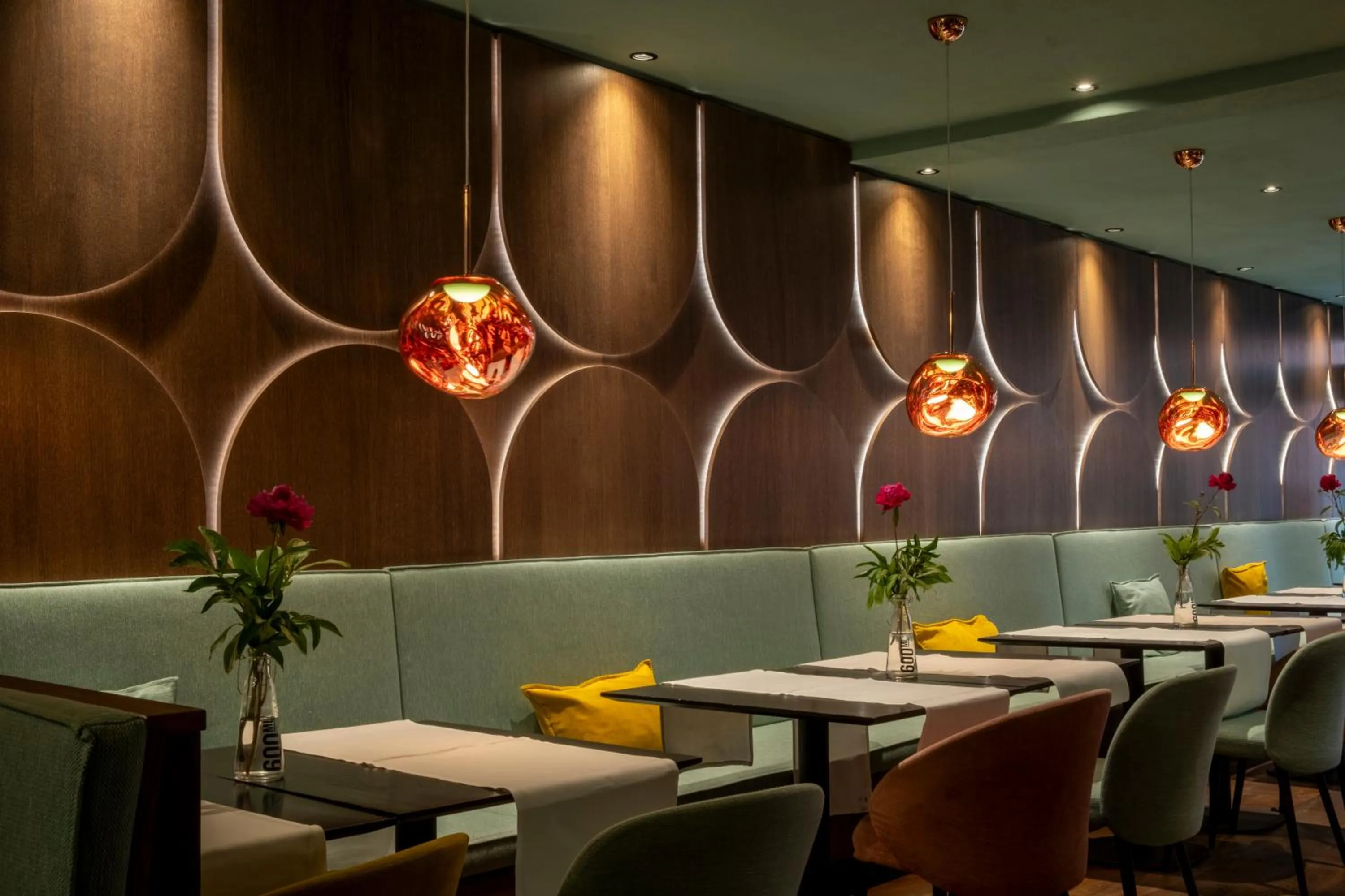 Restaurant/places to eat in hezelhof hotel