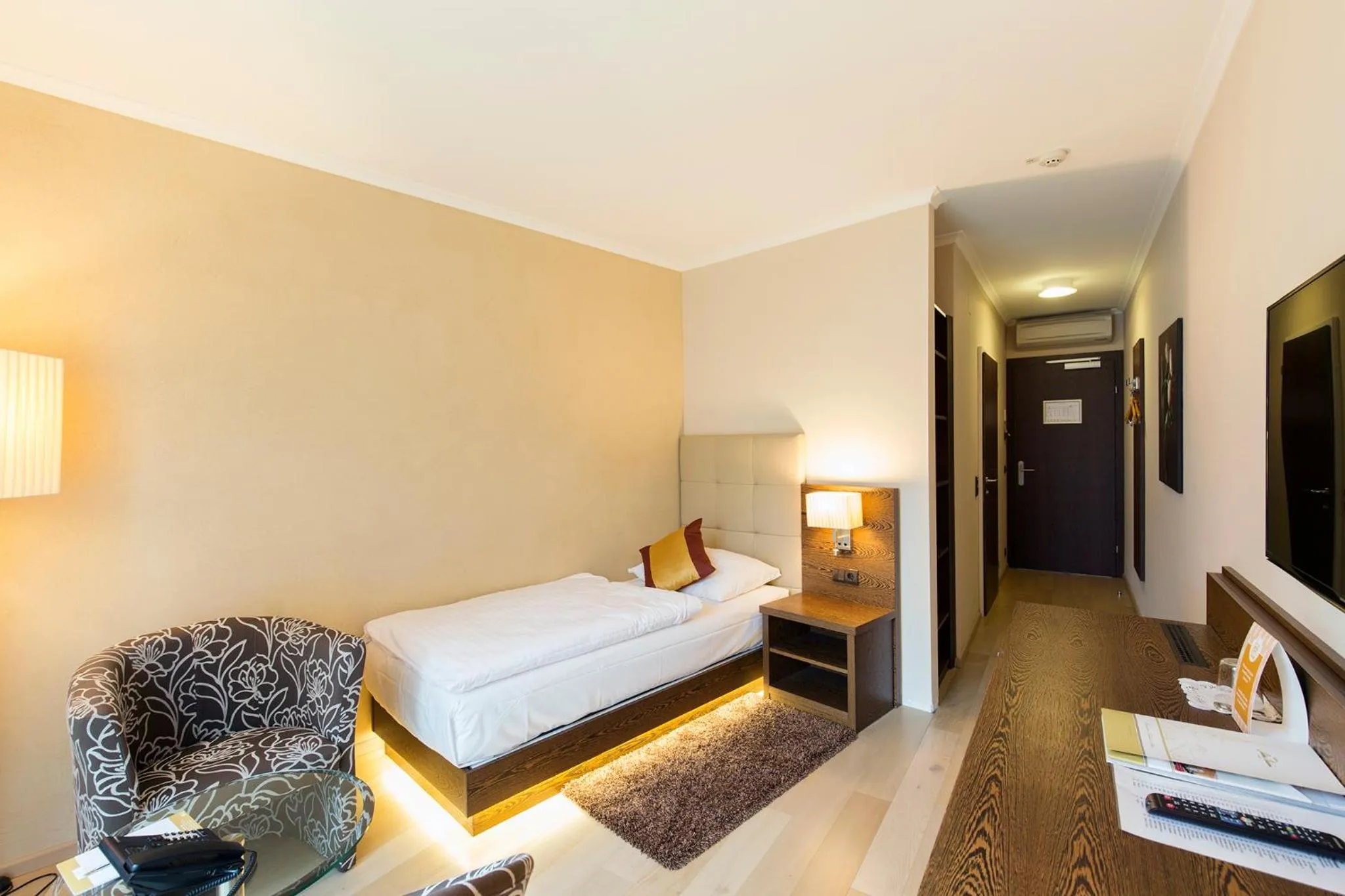 Photo of the whole room, Bed in Hotel Sacher Baden