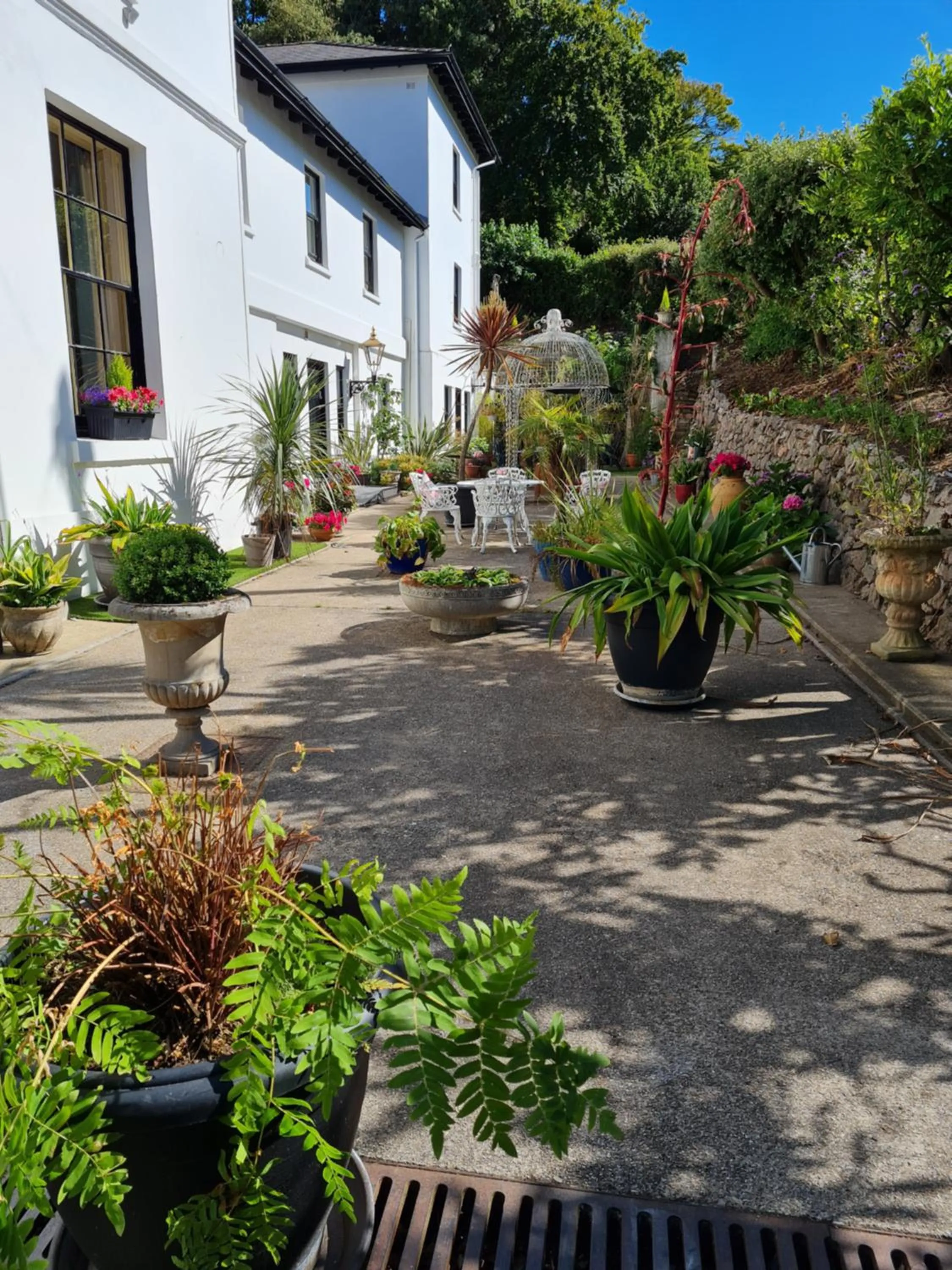 Property building in Palm Grove Apartments