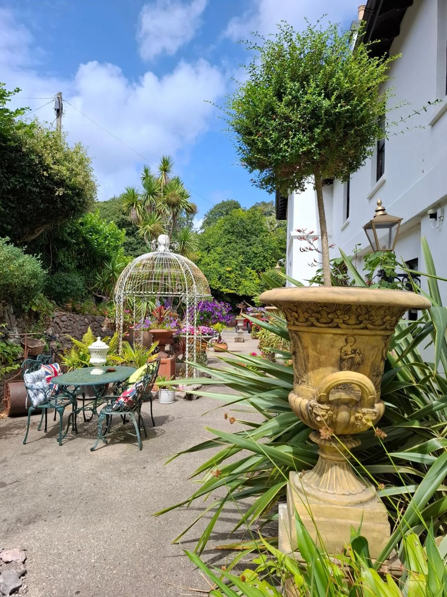 Property building in Palm Grove Apartments