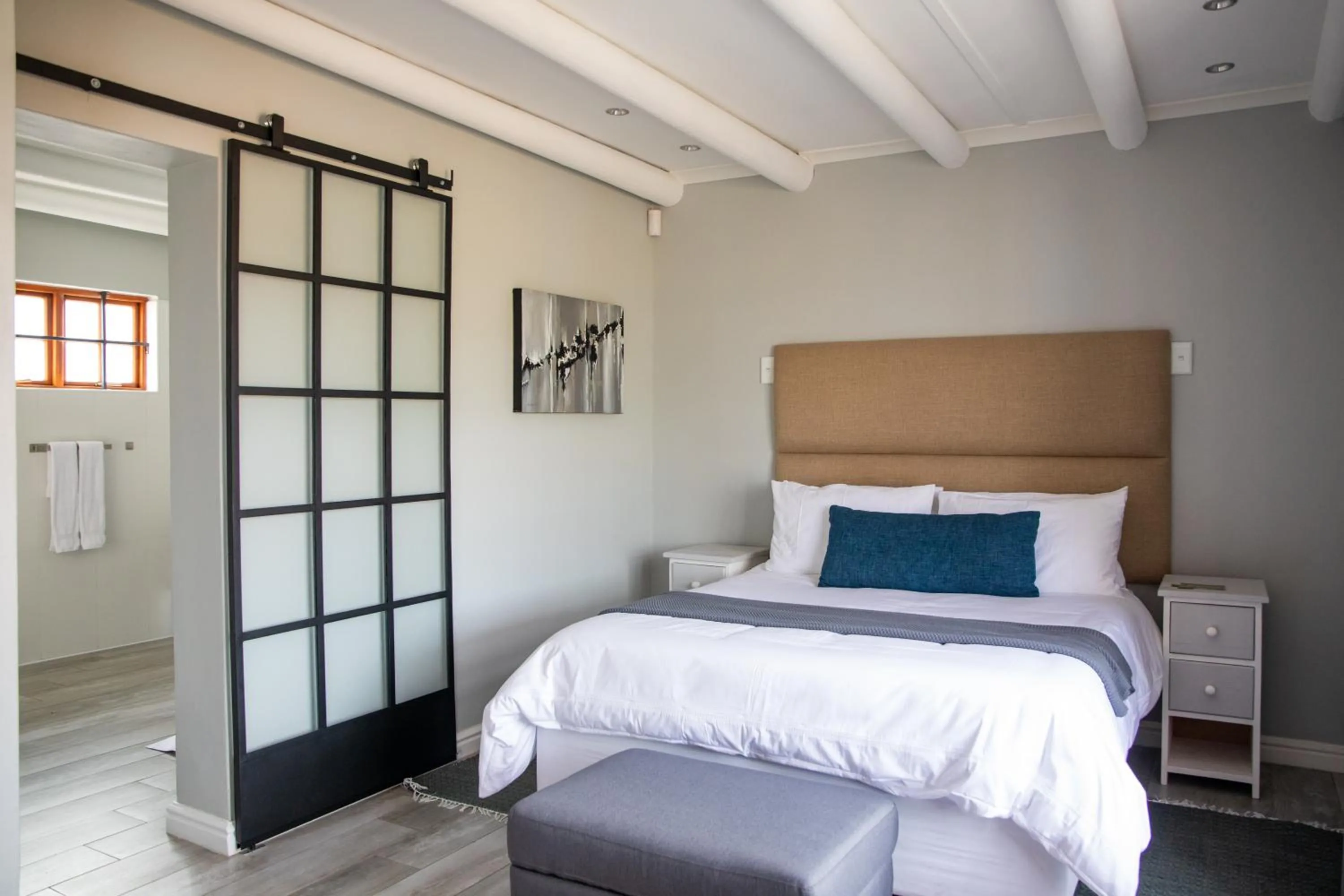 Deluxe Studio - single occupancy in Beausoleil