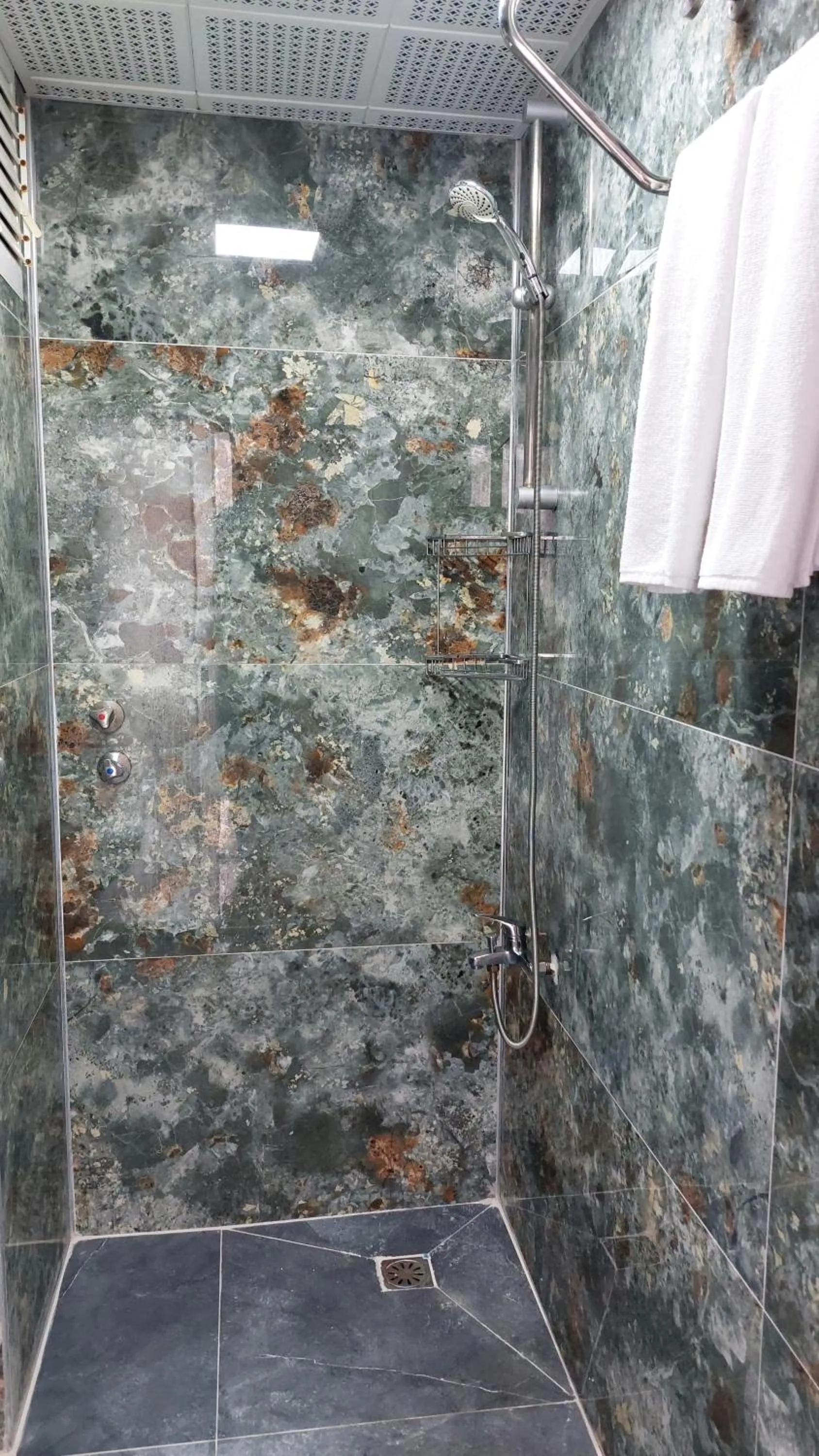 Shower in Kutberk Hotel Kemer
