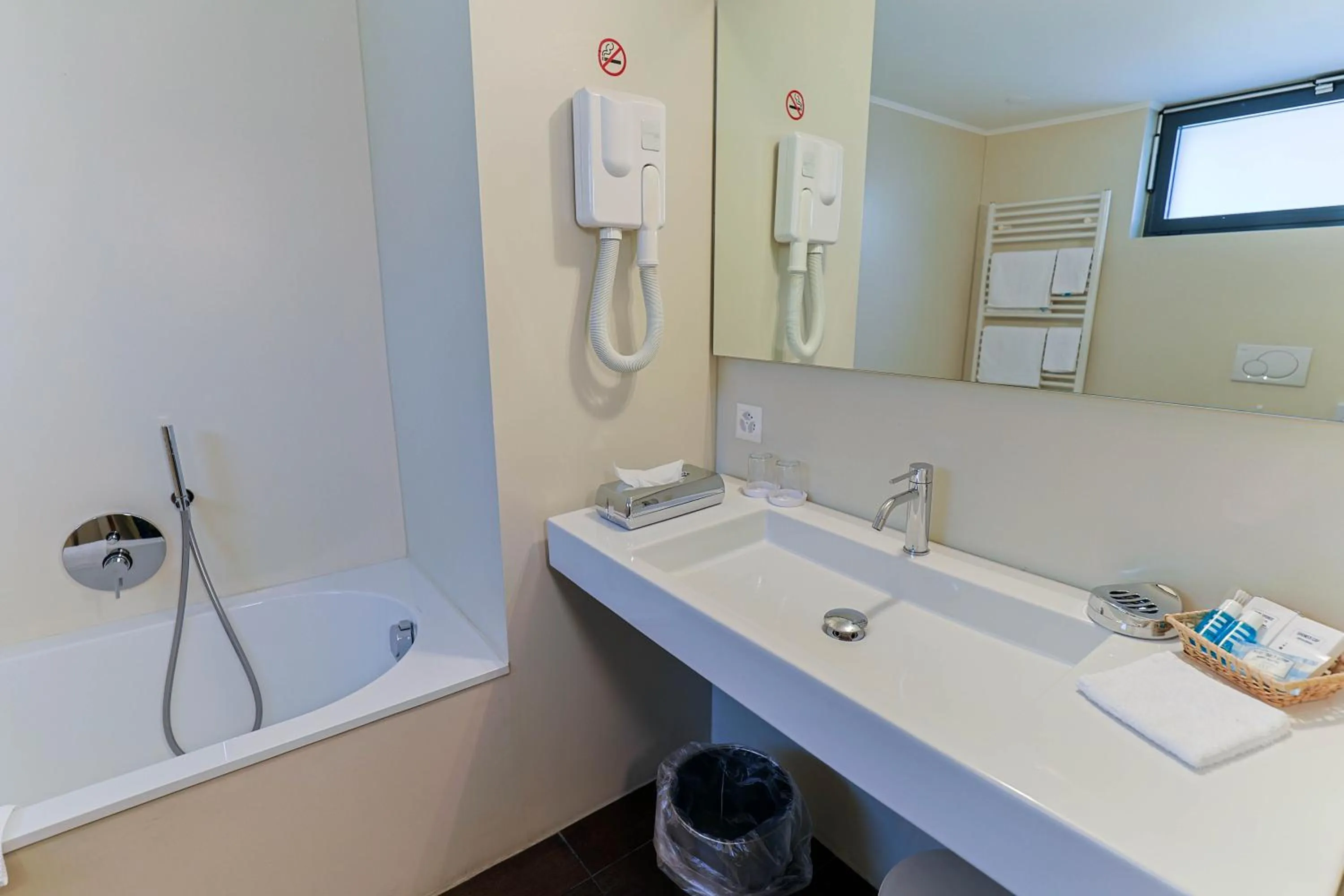 Shower in Hotel Muralto Locarno