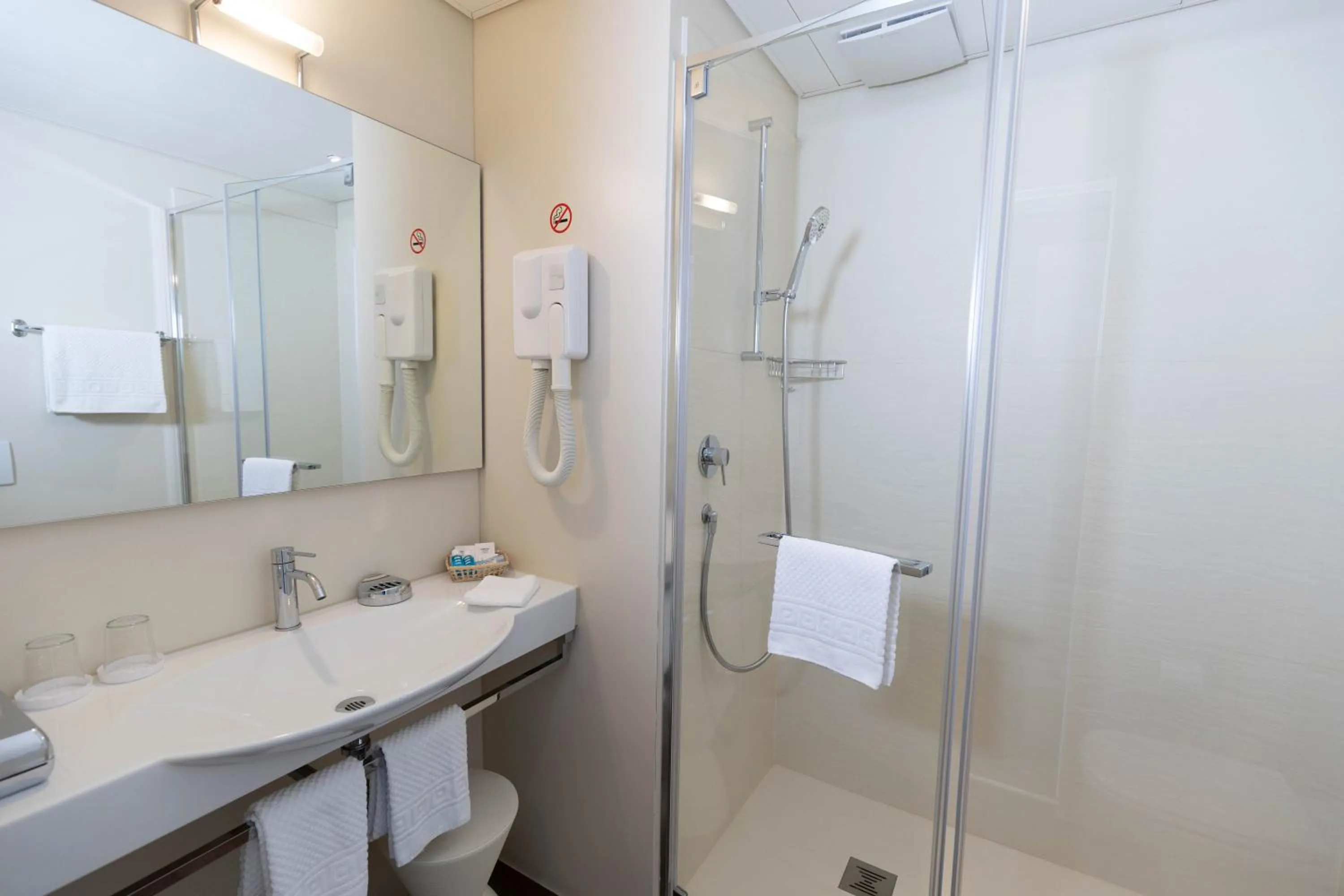 Shower in Hotel Muralto Locarno