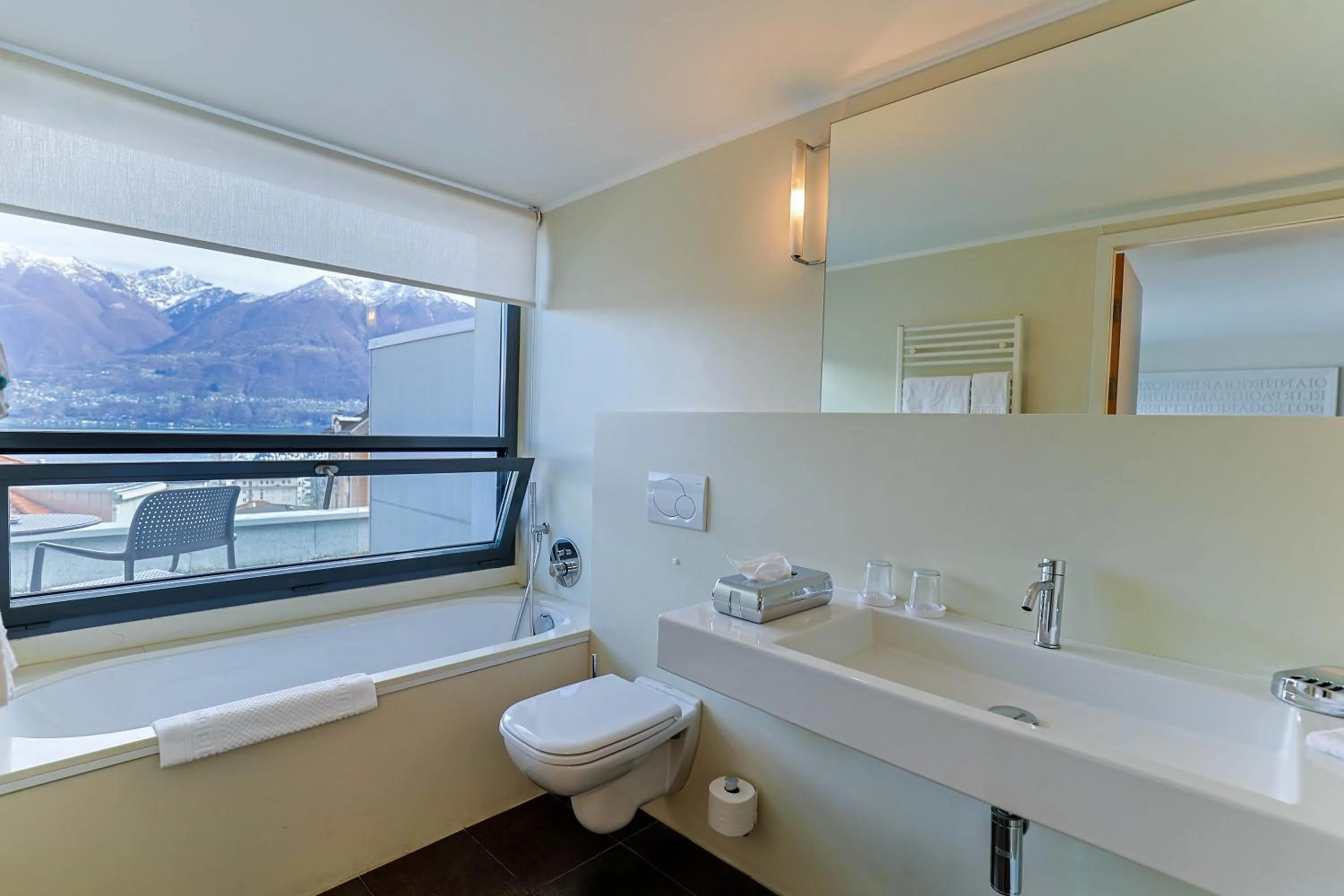Bathroom in Hotel Muralto Locarno