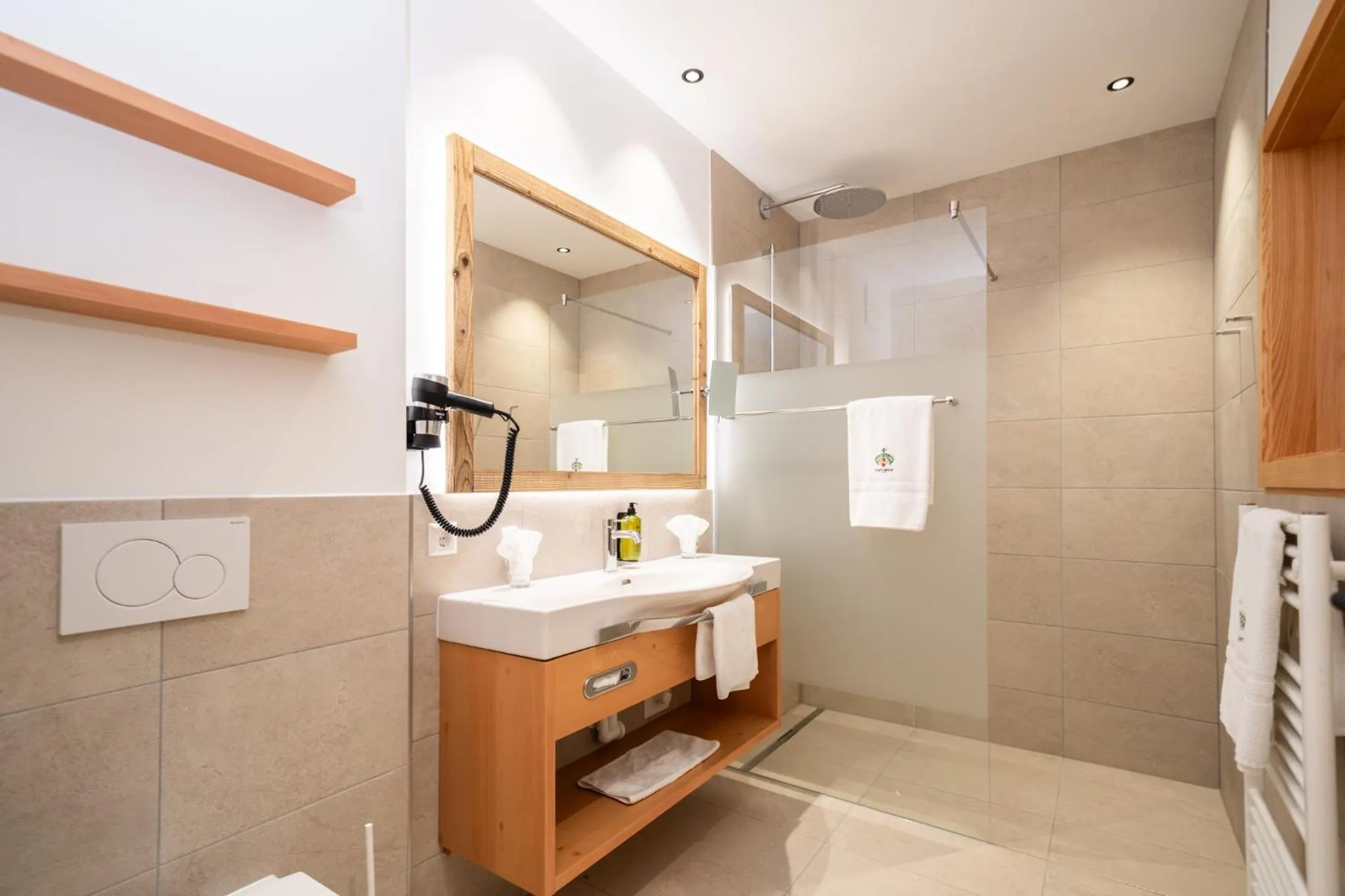 Bathroom in Hotel Trattlerhof