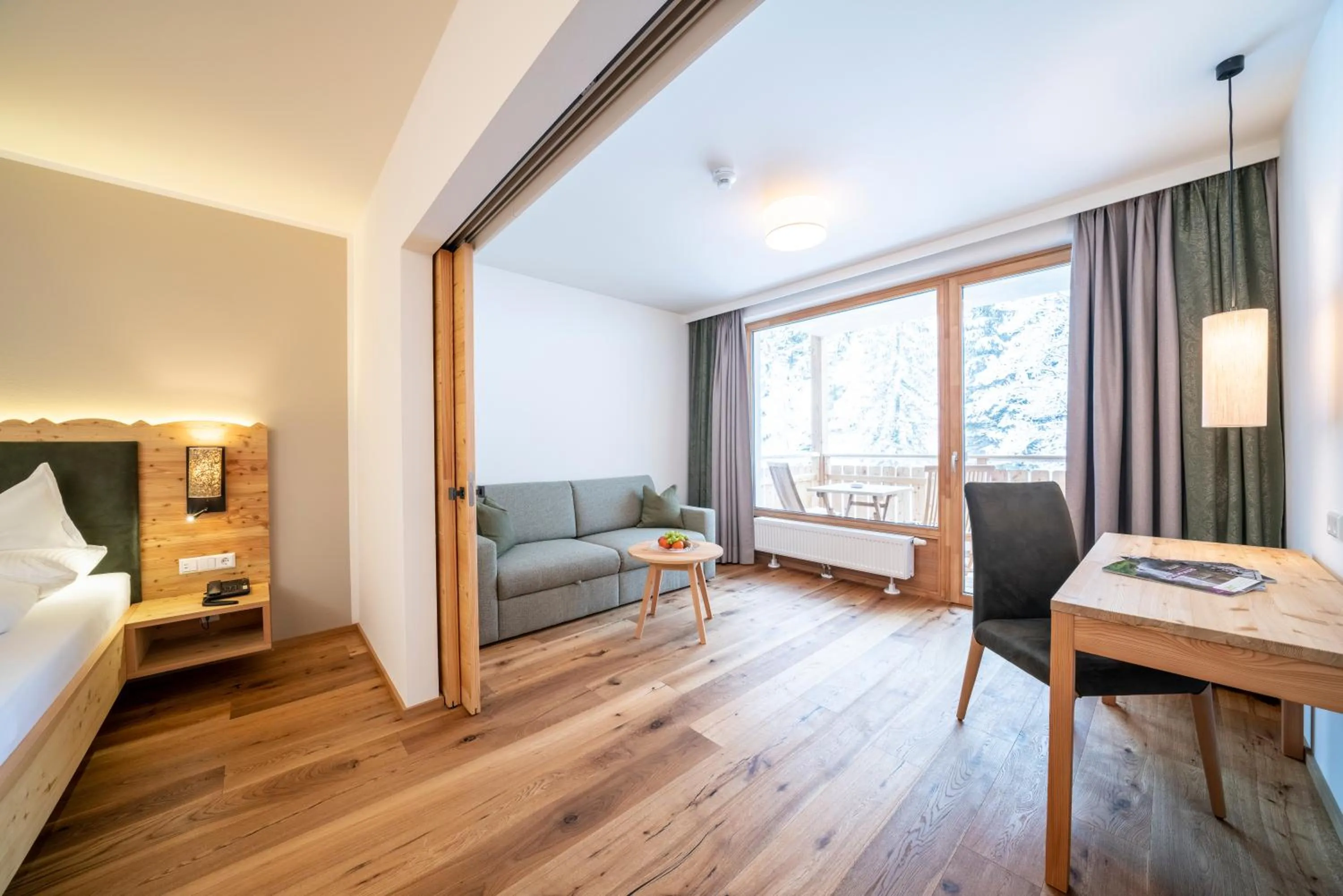 Living room, Bed in Hotel Trattlerhof