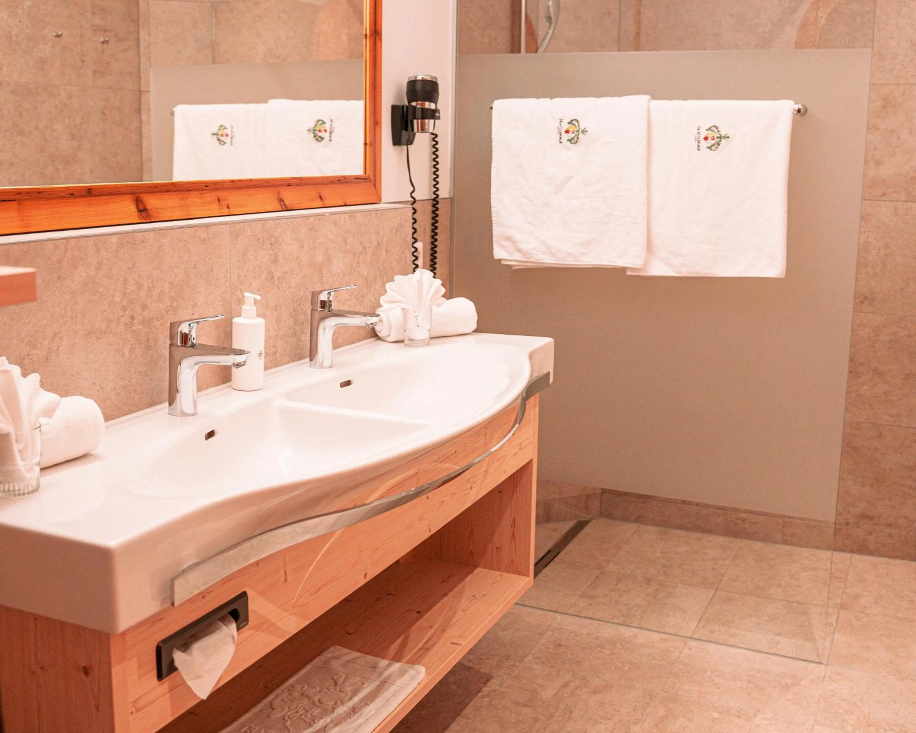 Bathroom in Hotel Trattlerhof