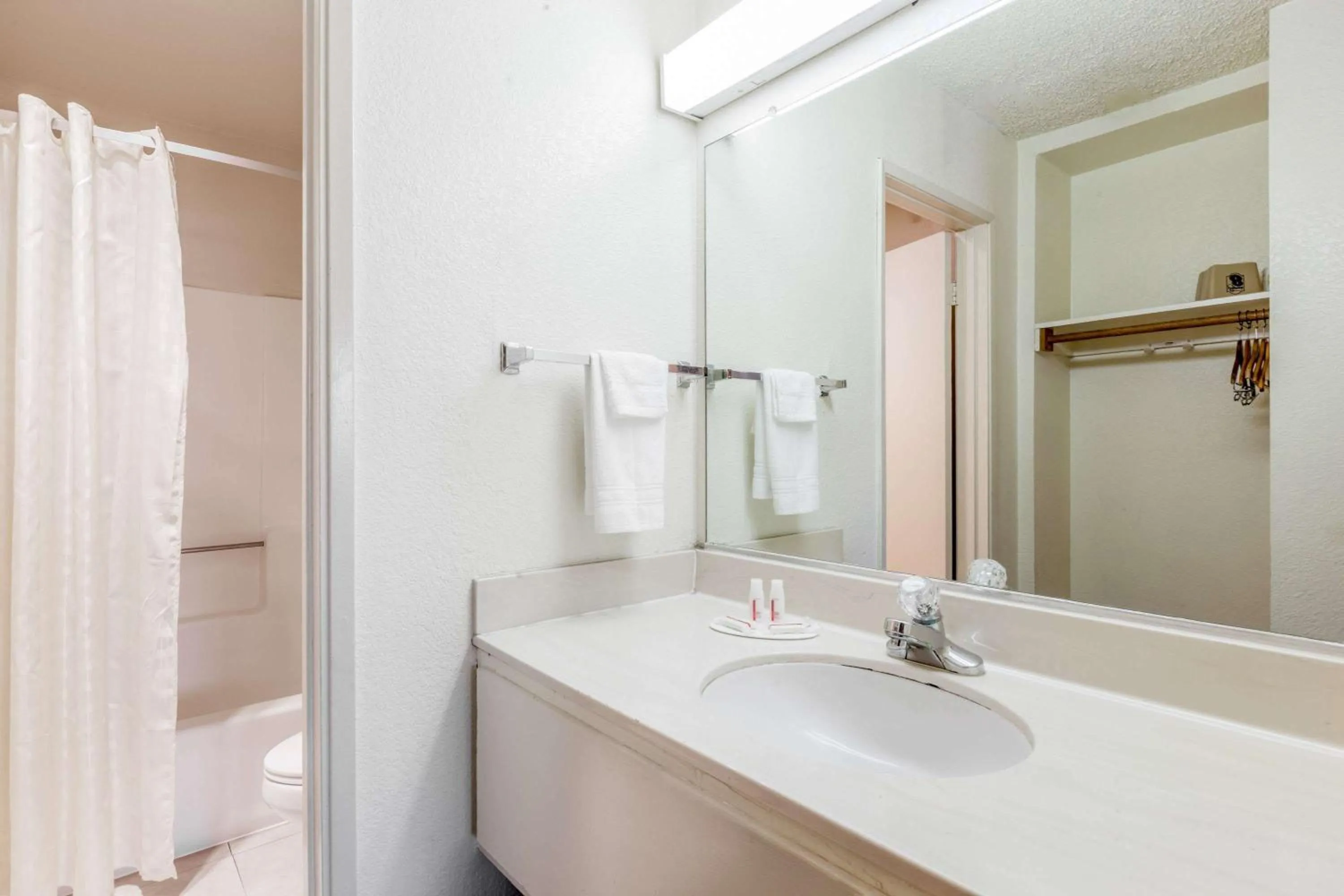 Bathroom in Super 8 by Wyndham Bakersfield/Central