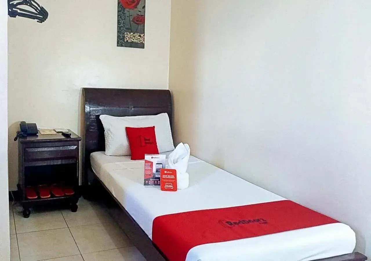 Bedroom, Bed in RedDoorz near Ormoc Port Terminal Bedroom, Bed in RedDoorz near Ormoc Port Terminal