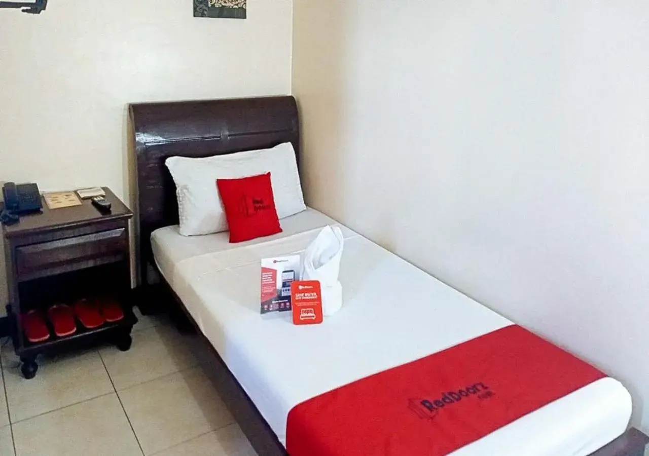 Bedroom, Bed in RedDoorz near Ormoc Port Terminal Bedroom, Bed in RedDoorz near Ormoc Port Terminal