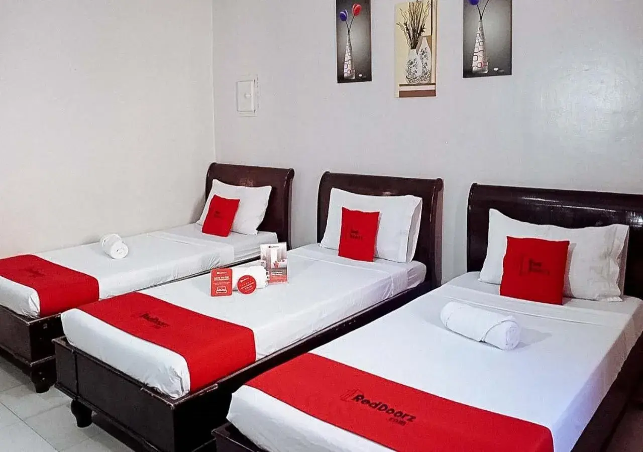 Bedroom, Bed in RedDoorz Near Ormoc Port Terminal Bedroom, Bed in RedDoorz Near Ormoc Port Terminal